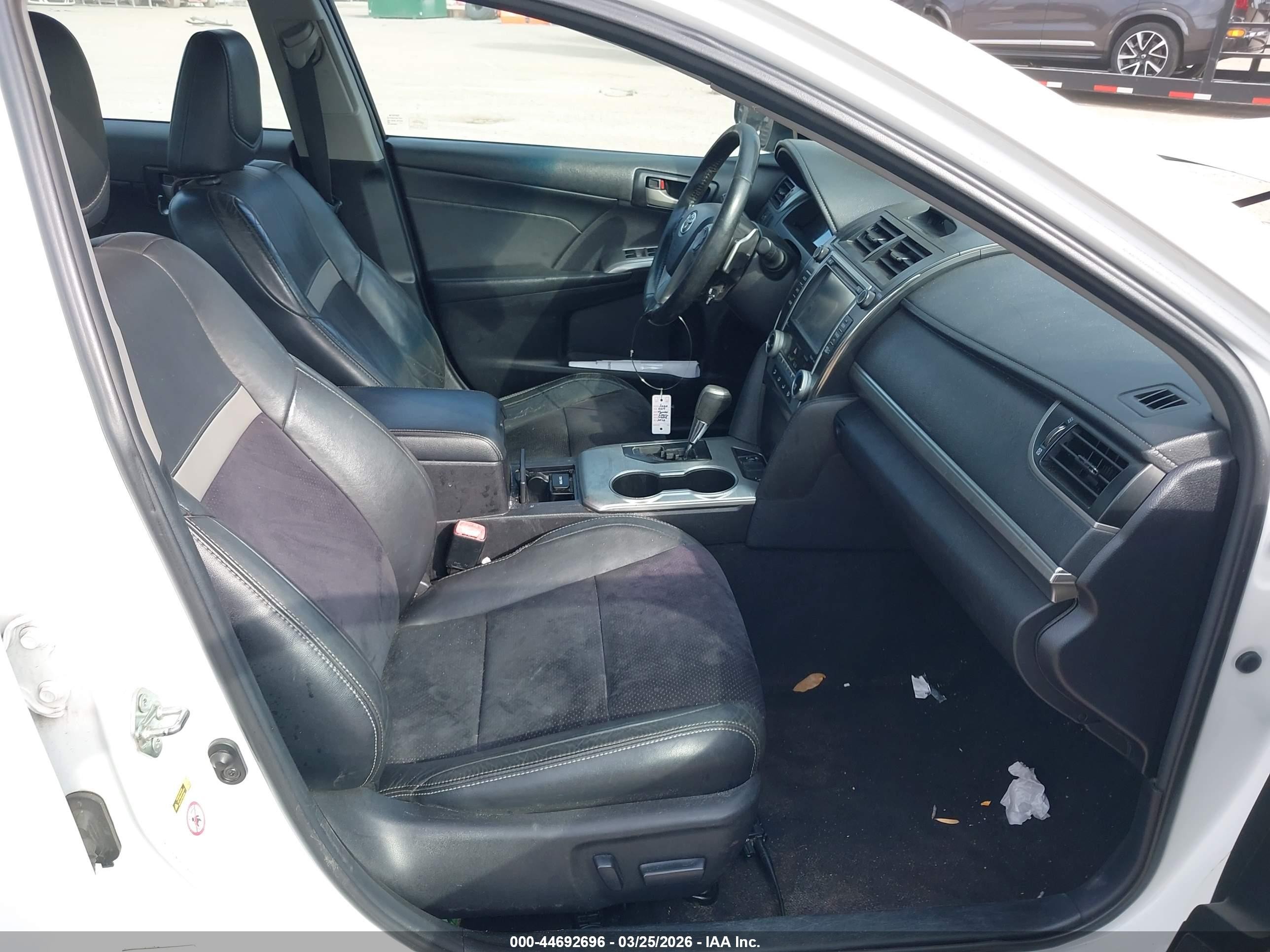 2014 Toyota Camry Se White vin: 4T1BF1FK4EU833060