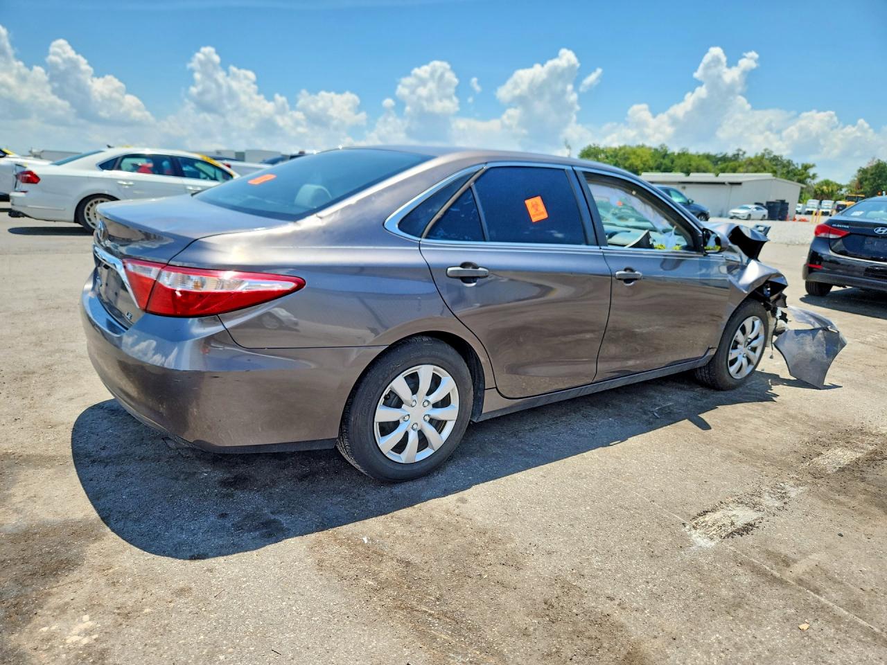 2015 Toyota Camry Le Gray vin: 4T1BF1FK4FU018889