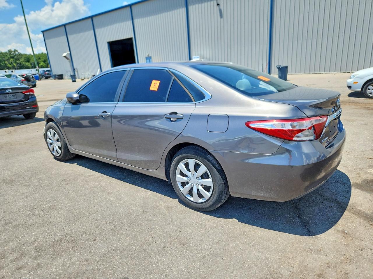2015 Toyota Camry Le Gray vin: 4T1BF1FK4FU018889