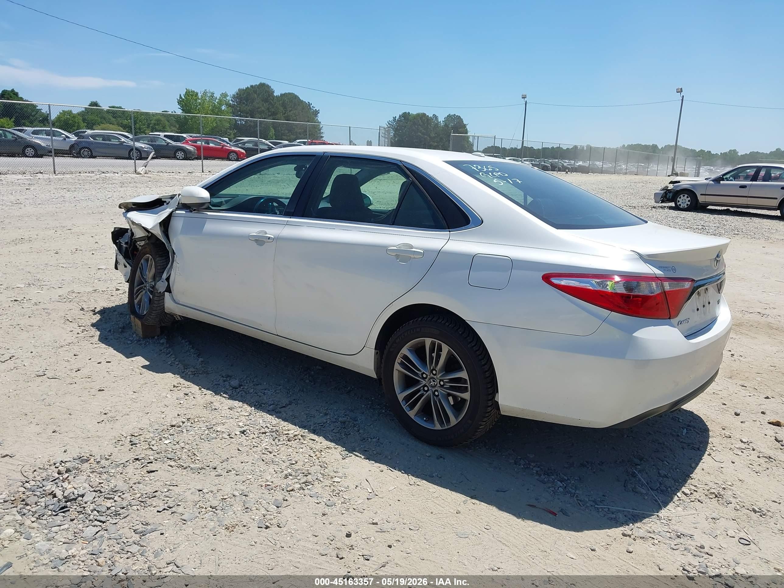 2015 Toyota Camry Se White vin: 4T1BF1FK4FU027365