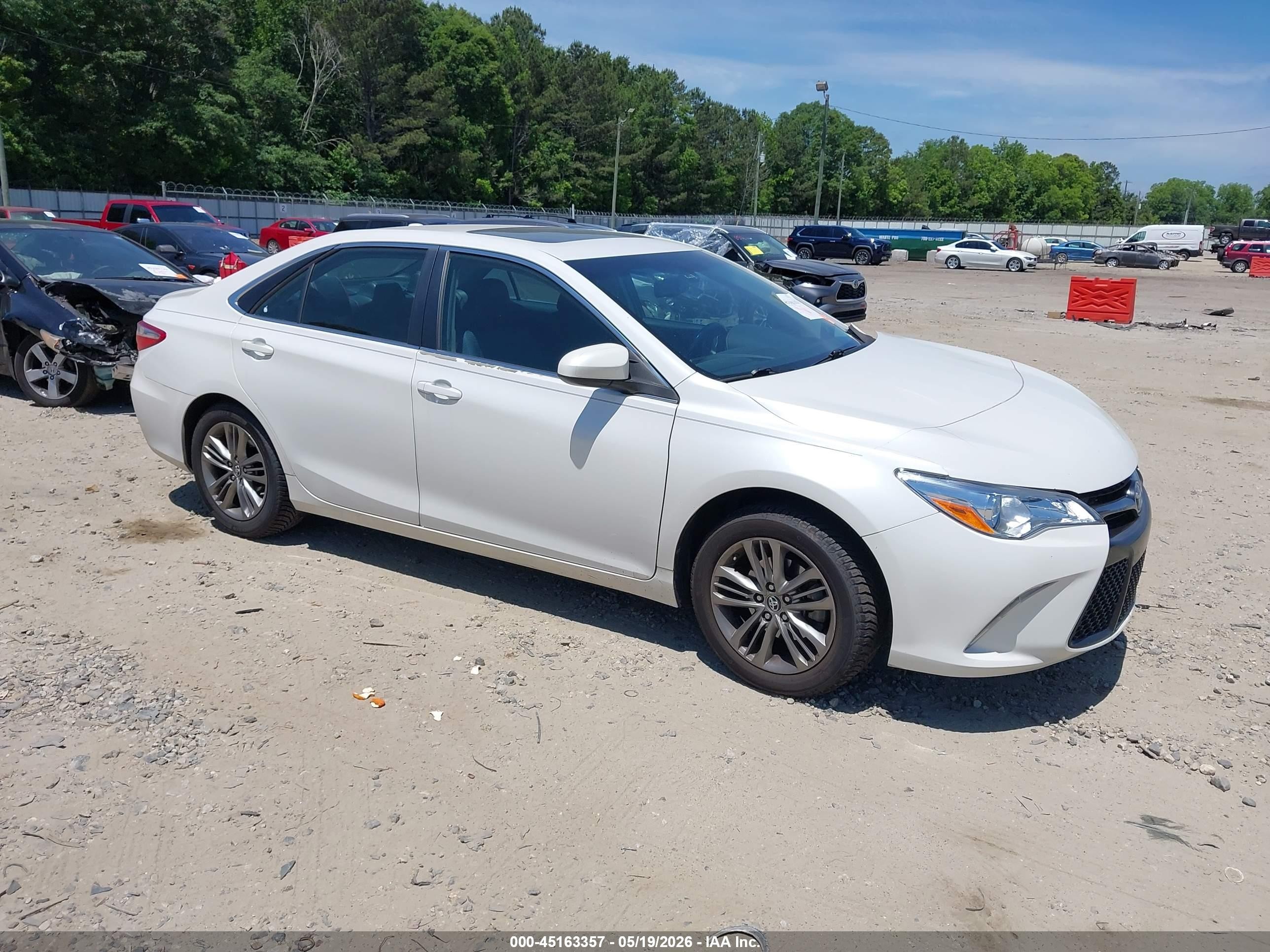2015 Toyota Camry Se White vin: 4T1BF1FK4FU027365