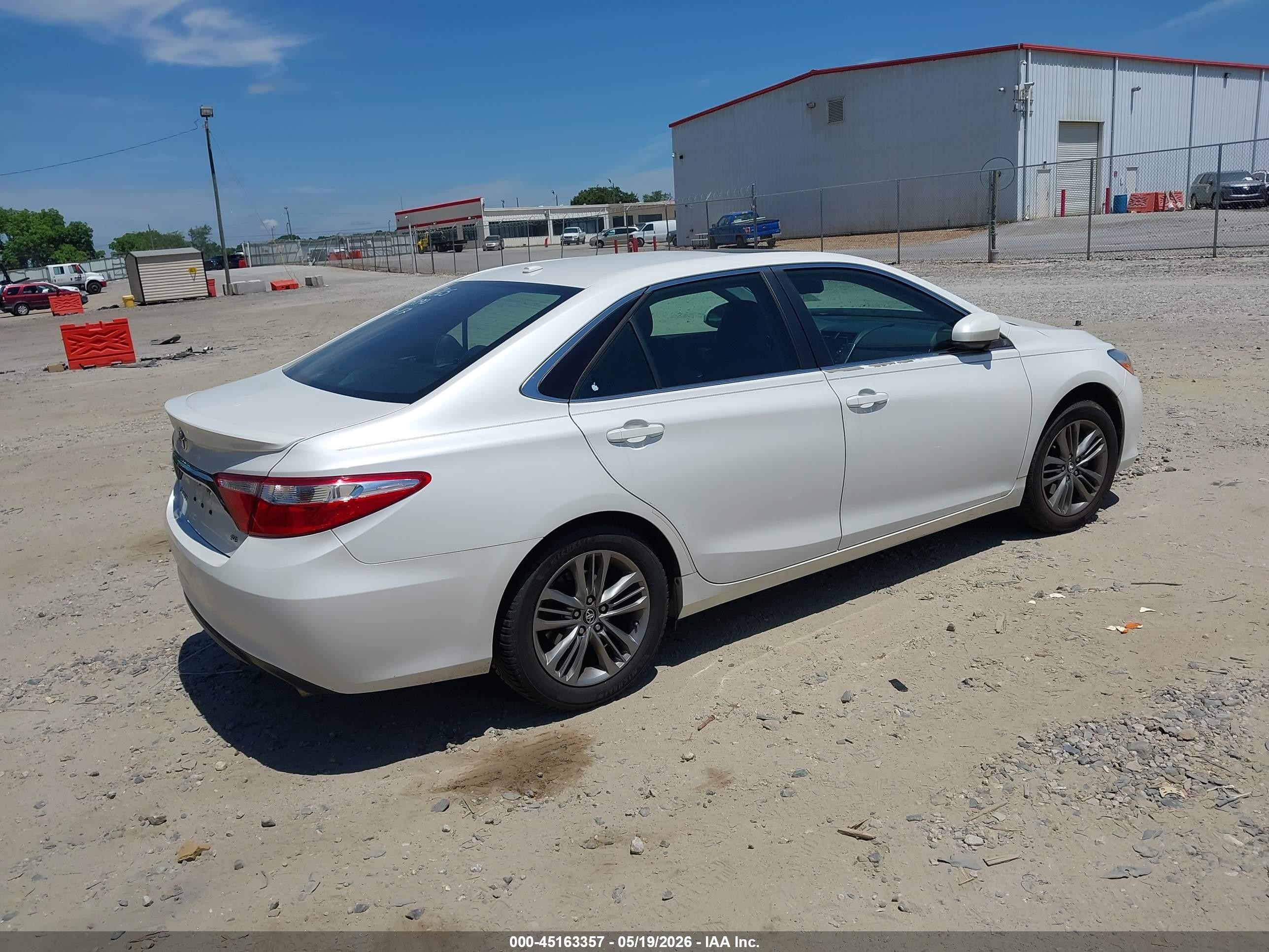 2015 Toyota Camry Se White vin: 4T1BF1FK4FU027365