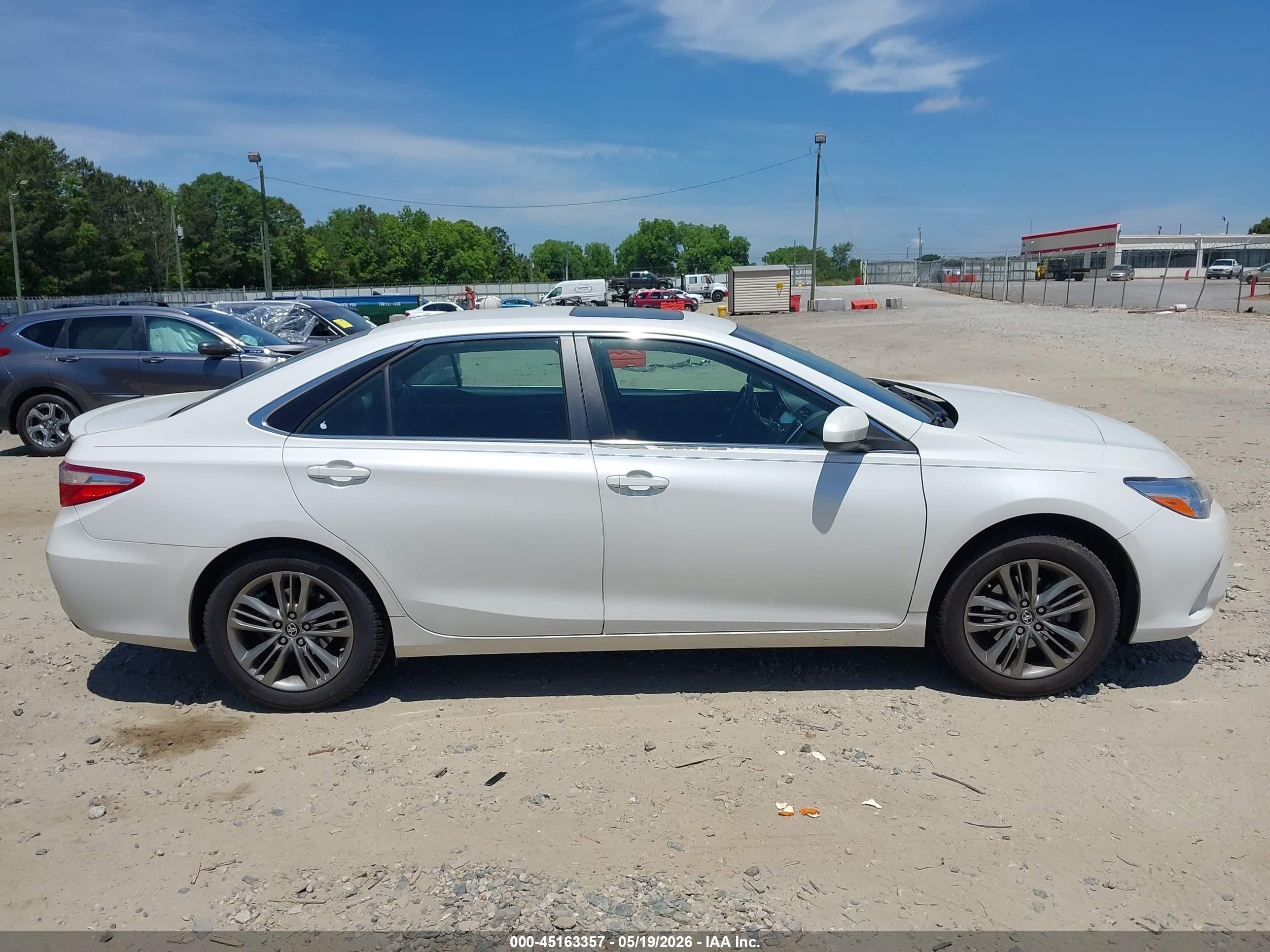 2015 Toyota Camry Se White vin: 4T1BF1FK4FU027365