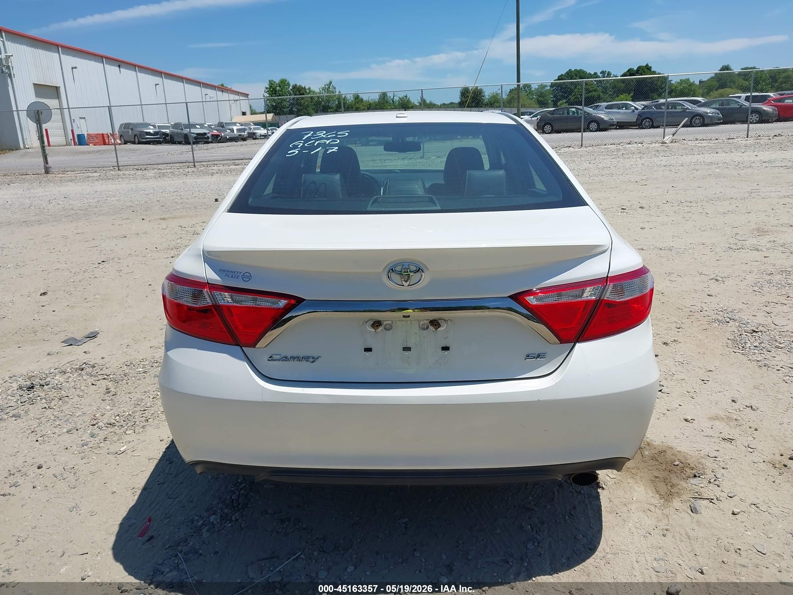 2015 Toyota Camry Se White vin: 4T1BF1FK4FU027365