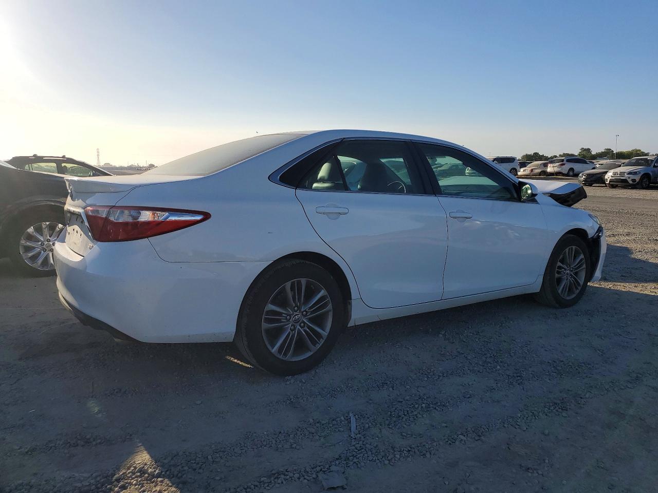 2015 Toyota Camry Se Белый vin: 4T1BF1FK4FU038091