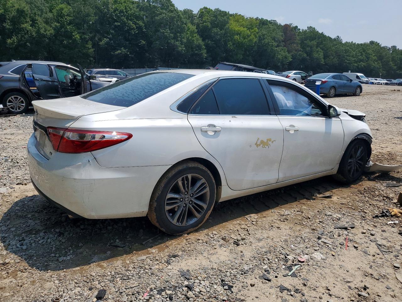 2015 Toyota Camry Se White vin: 4T1BF1FK4FU057613
