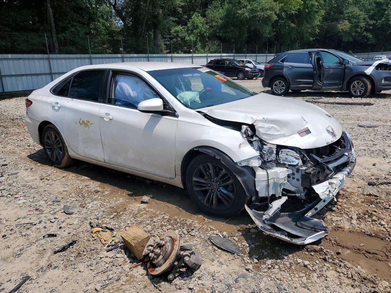 2015 Toyota Camry Se White vin: 4T1BF1FK4FU057613