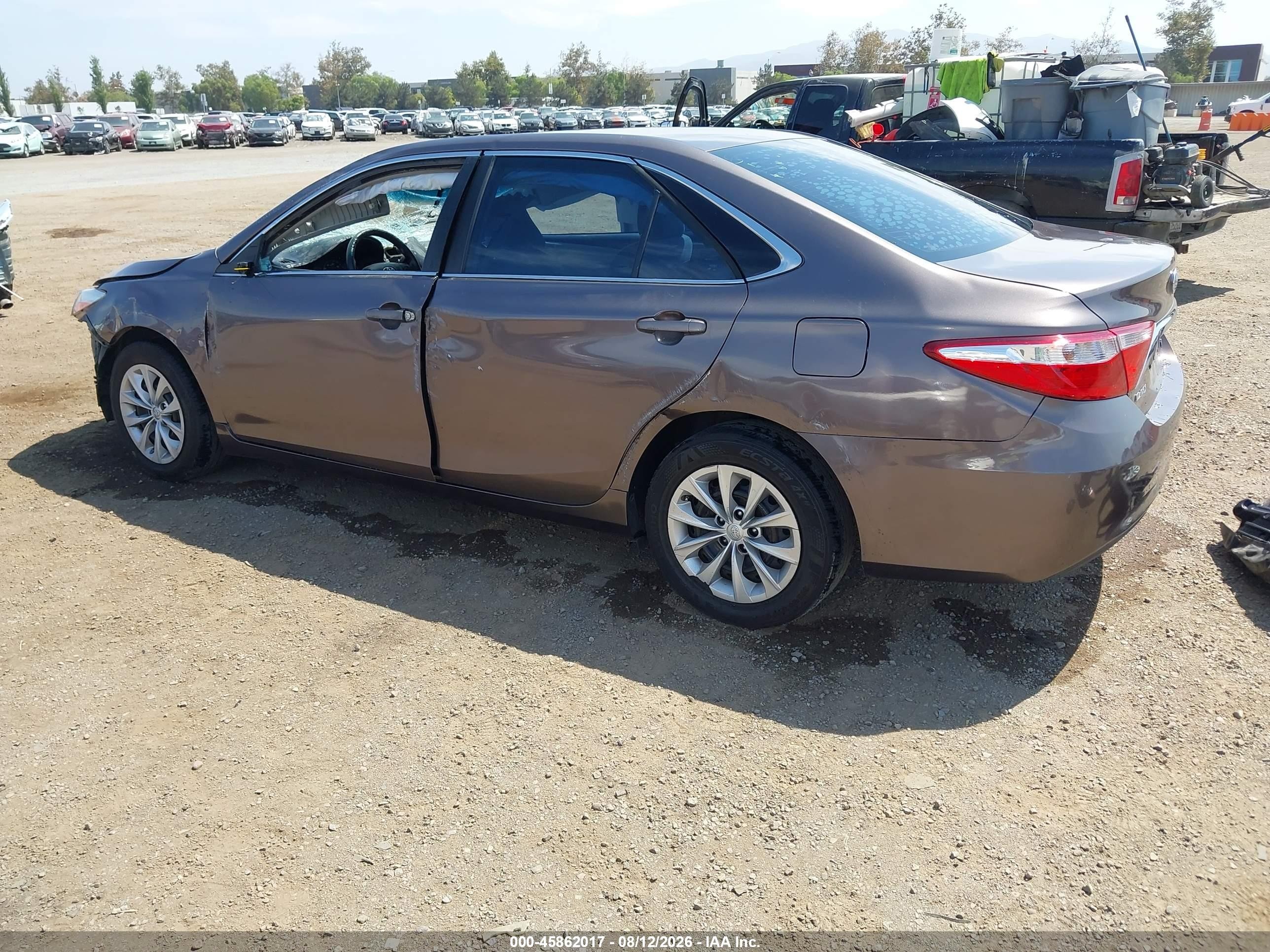 2015 Toyota Camry Le Желто-коричневый vin: 4T1BF1FK4FU065016
