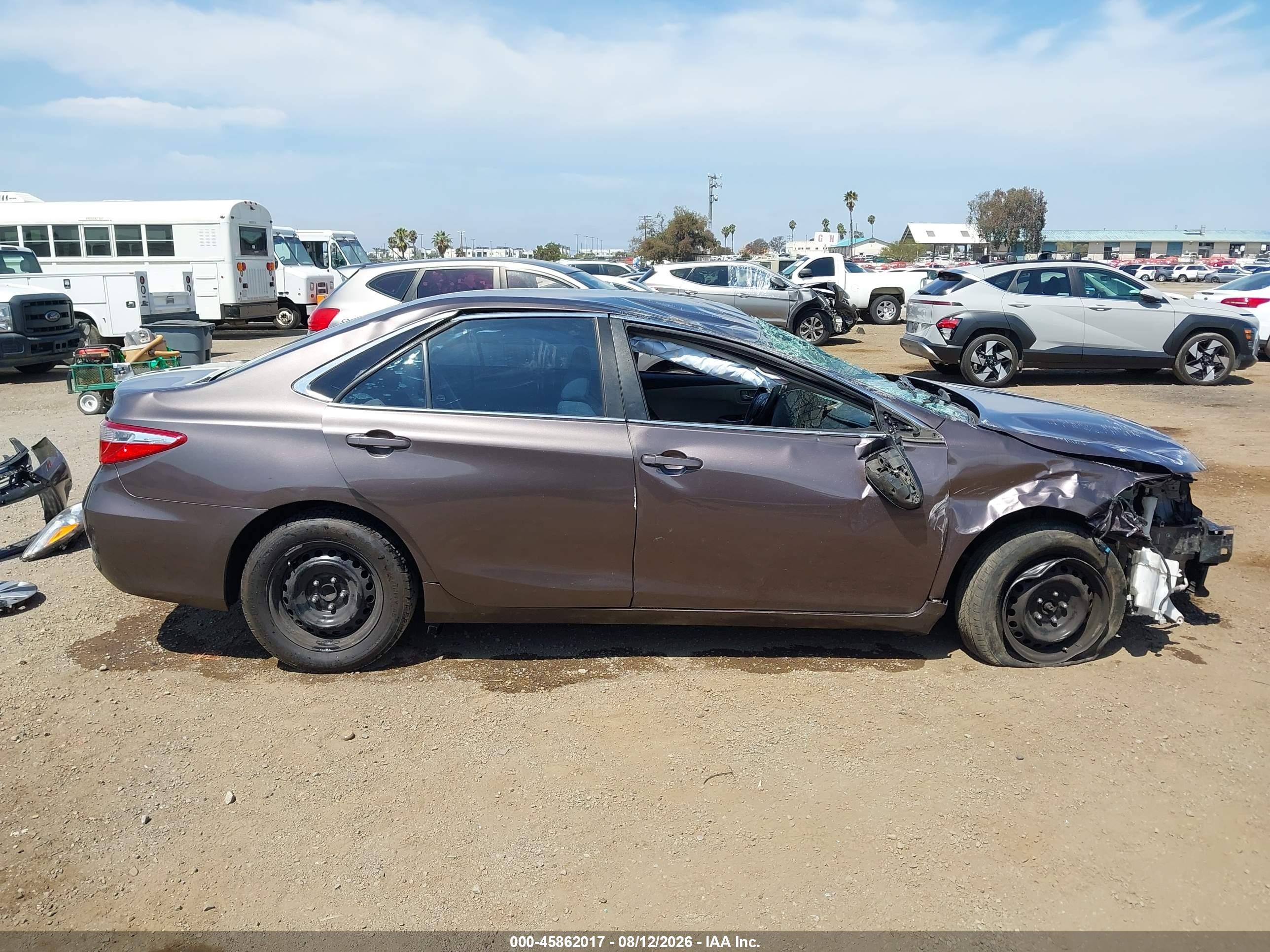 2015 Toyota Camry Le Желто-коричневый vin: 4T1BF1FK4FU065016