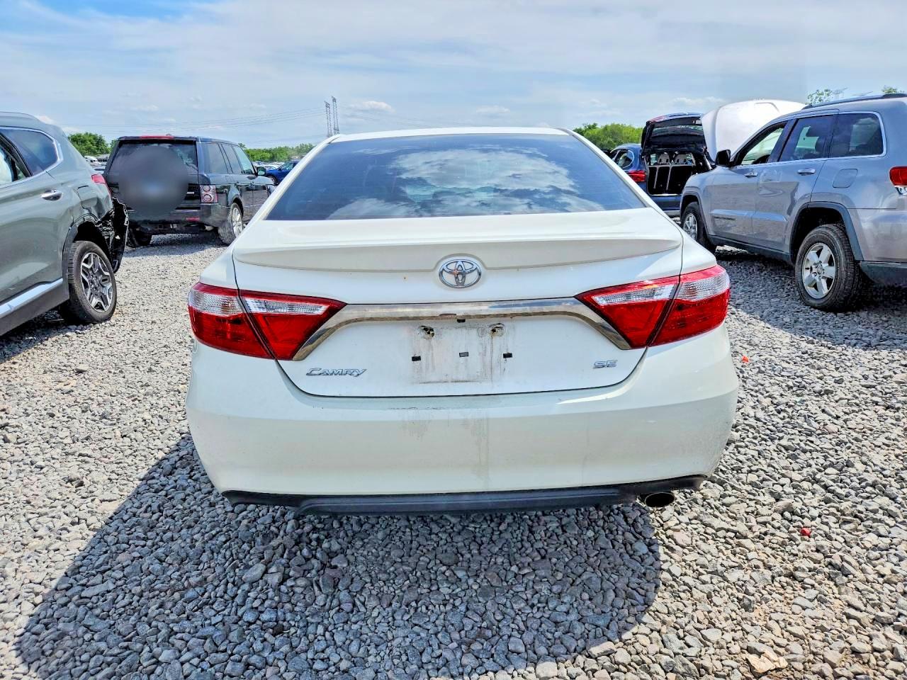 2015 Toyota Camry Se White vin: 4T1BF1FK4FU071575