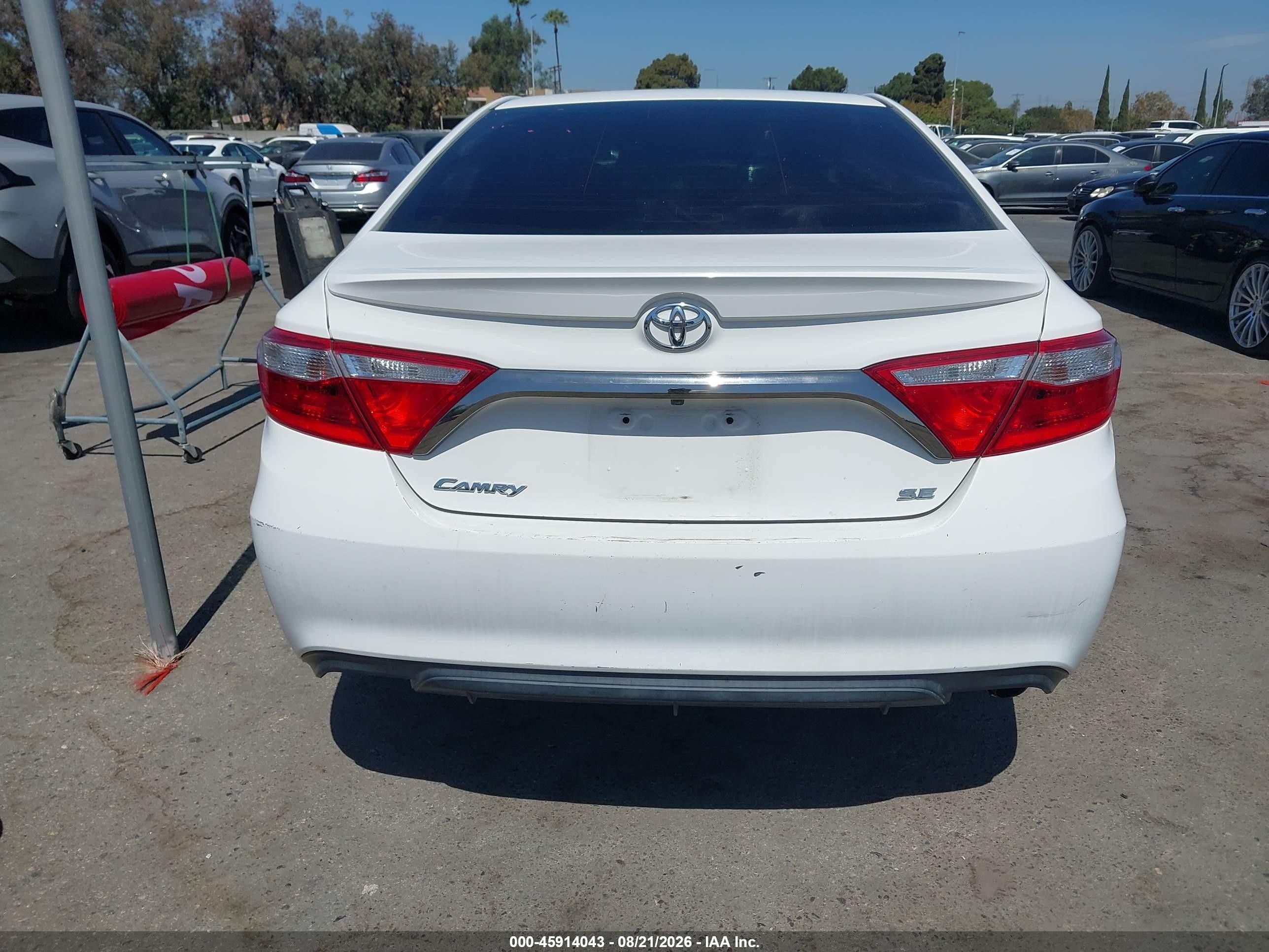2015 Toyota Camry Se Белый vin: 4T1BF1FK4FU094905
