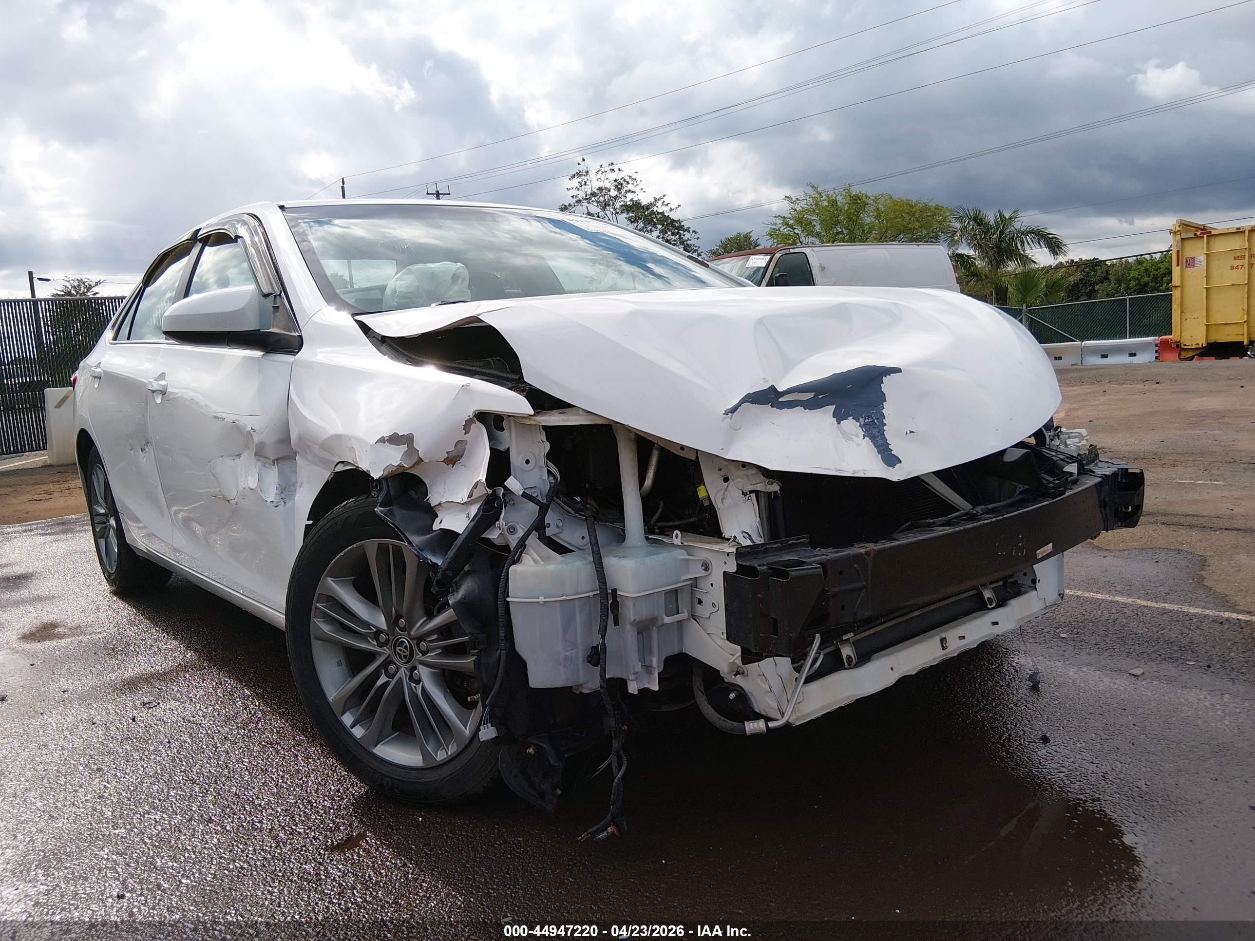 2015 Toyota Camry Se White vin: 4T1BF1FK4FU479302