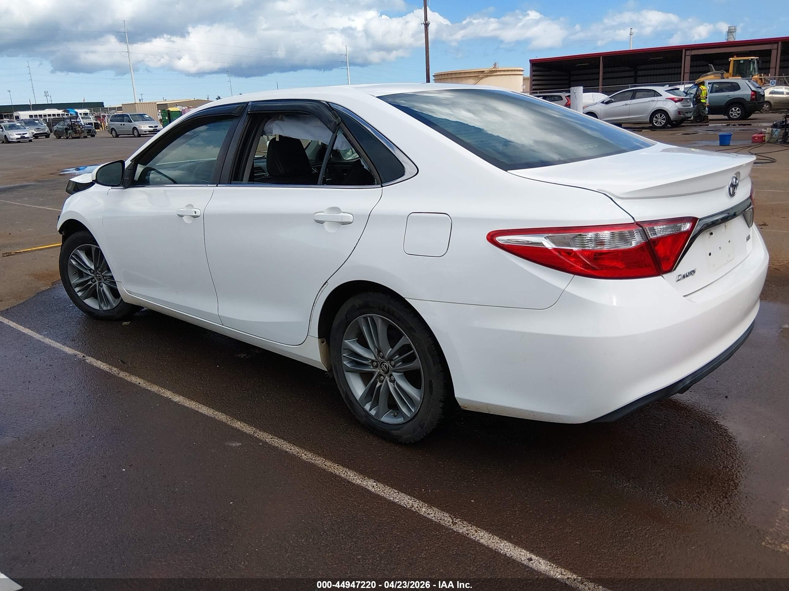 2015 Toyota Camry Se White vin: 4T1BF1FK4FU479302