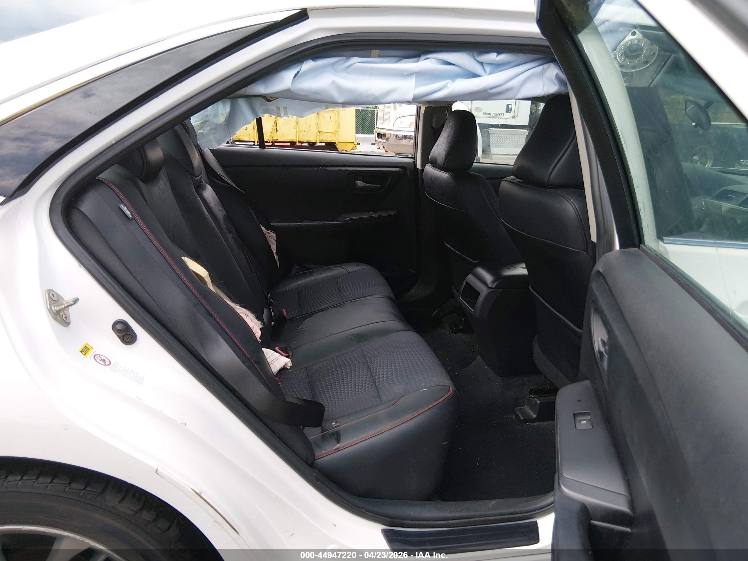 2015 Toyota Camry Se White vin: 4T1BF1FK4FU479302