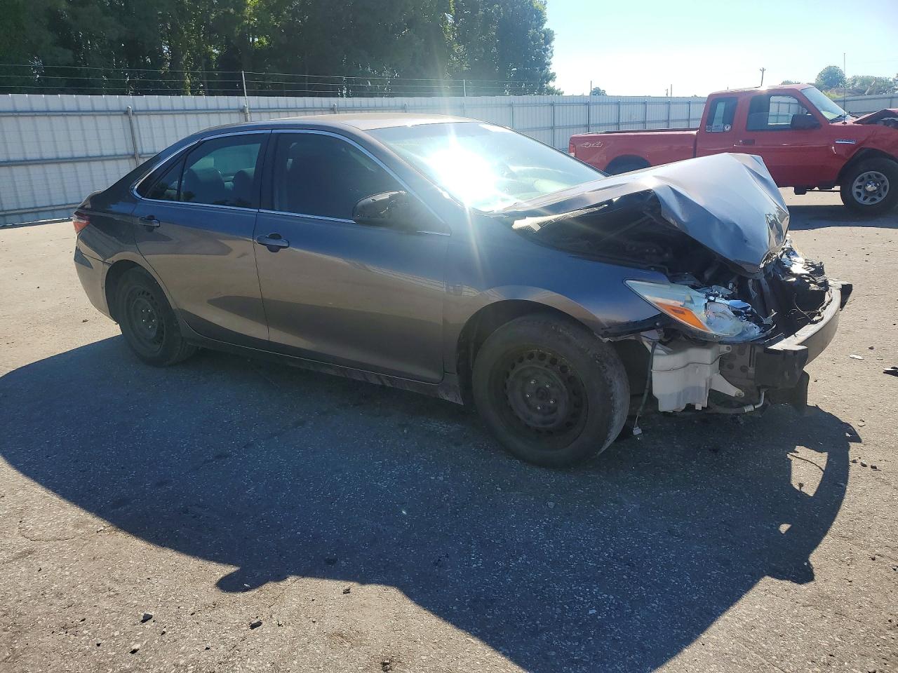 2015 Toyota Camry Le Gray vin: 4T1BF1FK4FU479882