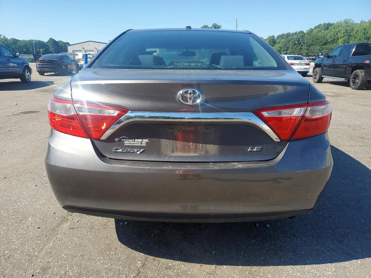 2015 Toyota Camry Le Gray vin: 4T1BF1FK4FU479882