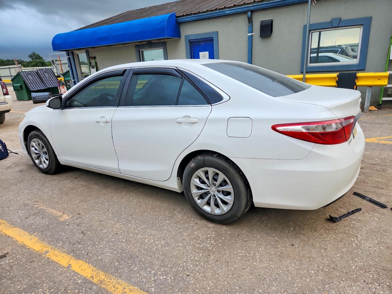 2015 Toyota Camry White vin: 4T1BF1FK4FU884821