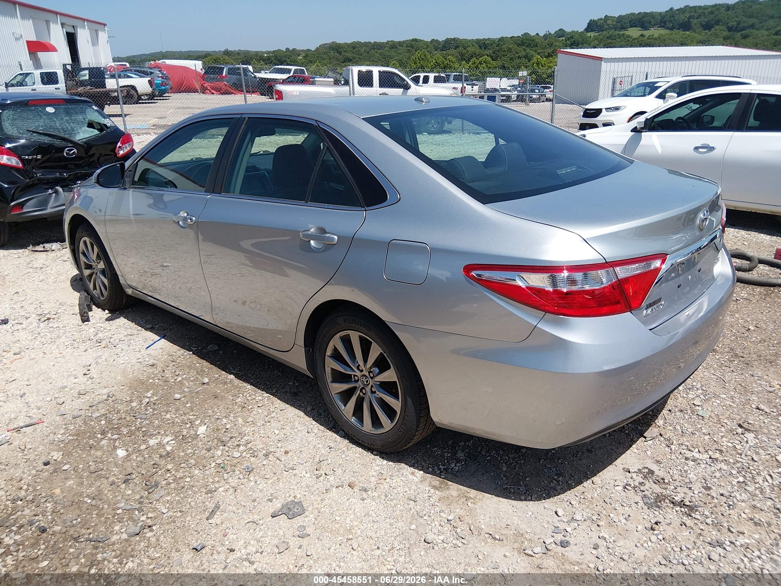 2015 Toyota Camry Xle Silver vin: 4T1BF1FK4FU885001