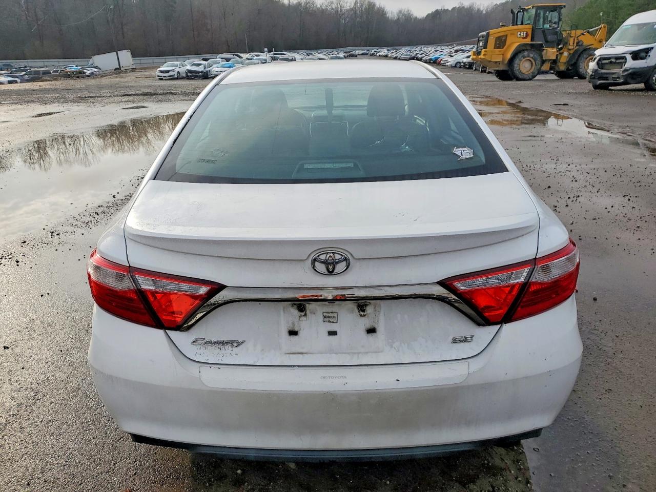 2015 Toyota Camry Le White vin: 4T1BF1FK4FU892109