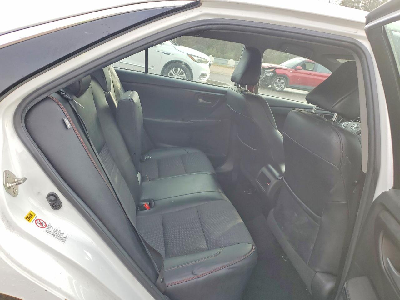 2015 Toyota Camry Le White vin: 4T1BF1FK4FU892109