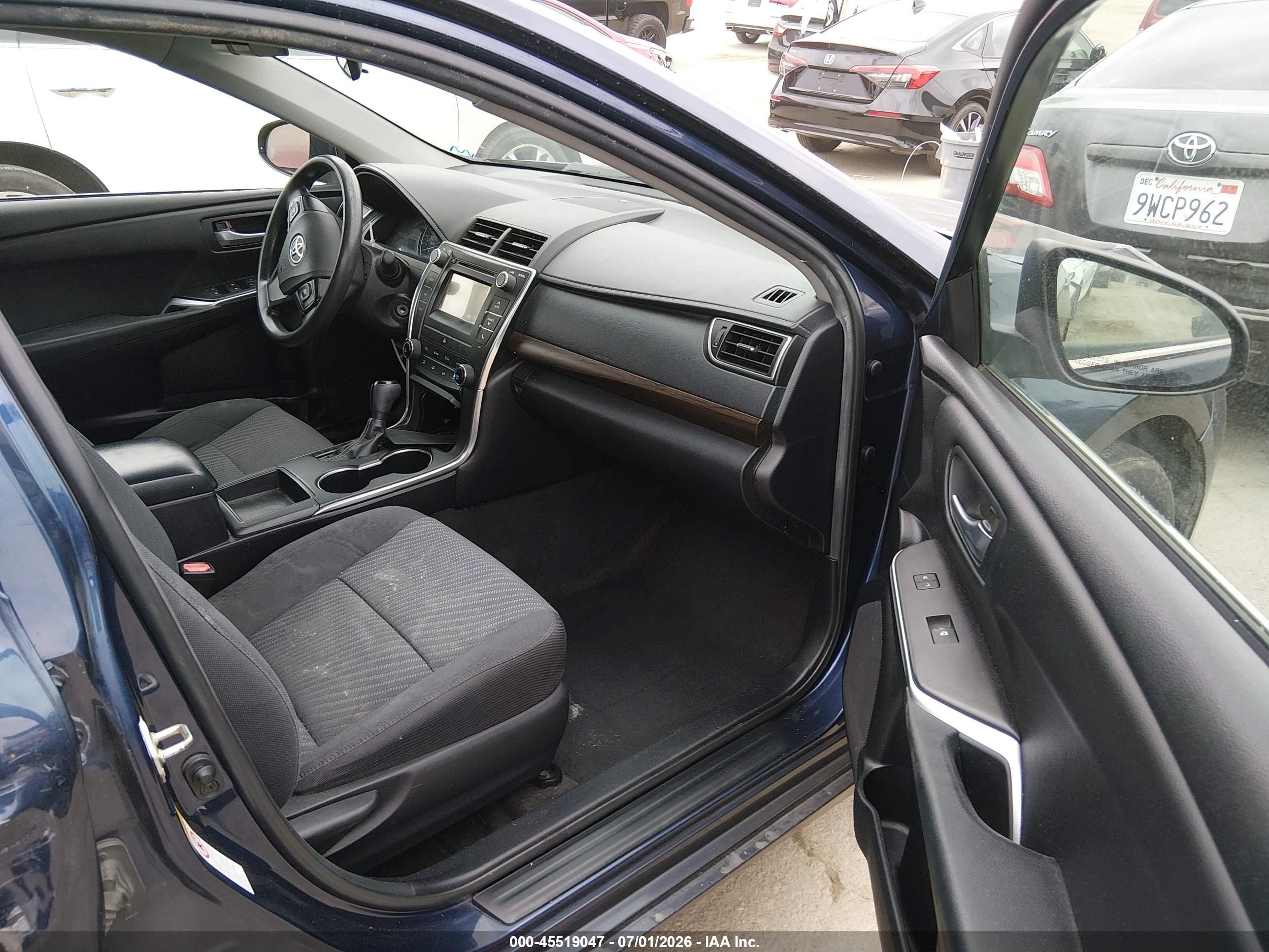 2015 Toyota Camry Le Dark Blue vin: 4T1BF1FK4FU916120