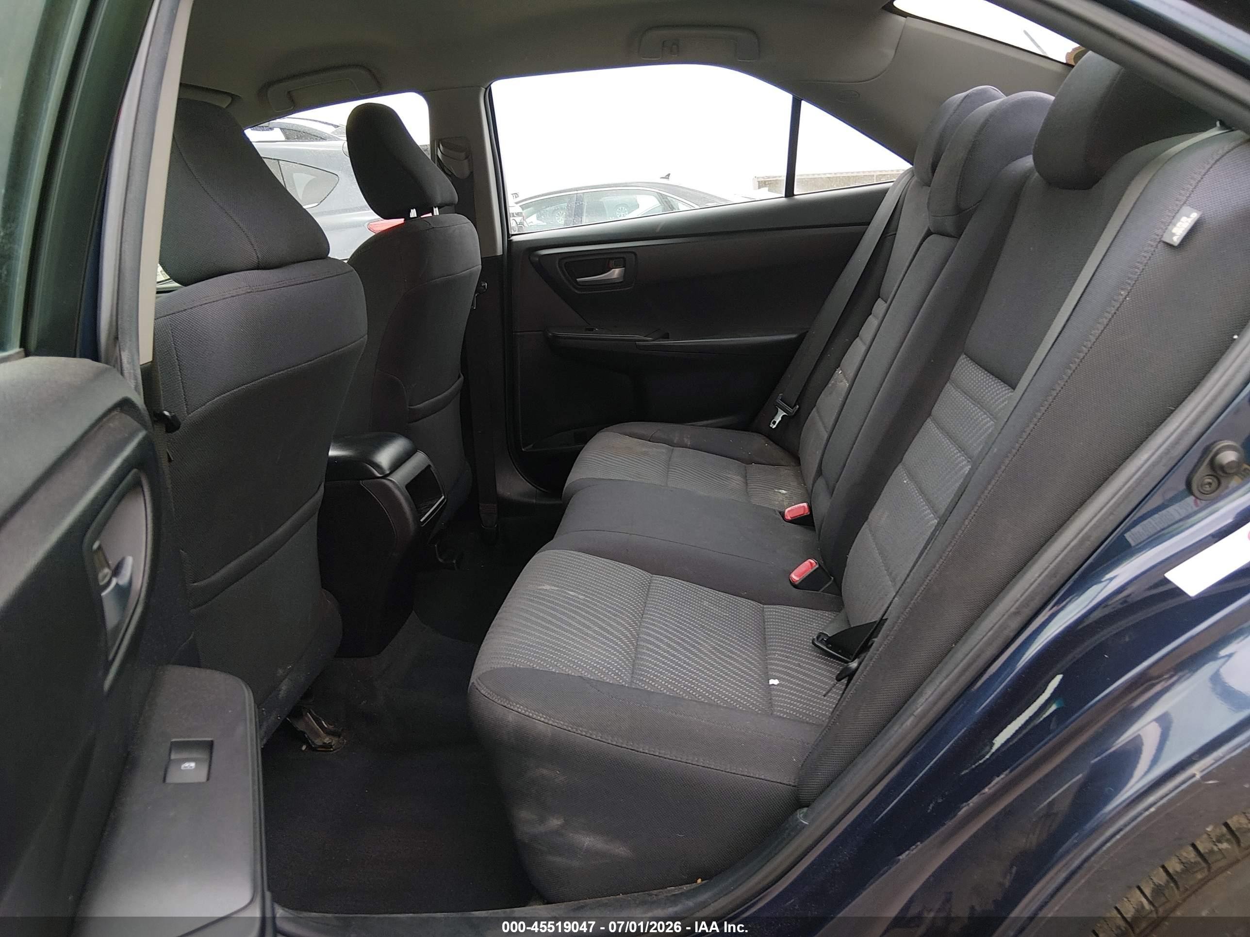 2015 Toyota Camry Le Dark Blue vin: 4T1BF1FK4FU916120