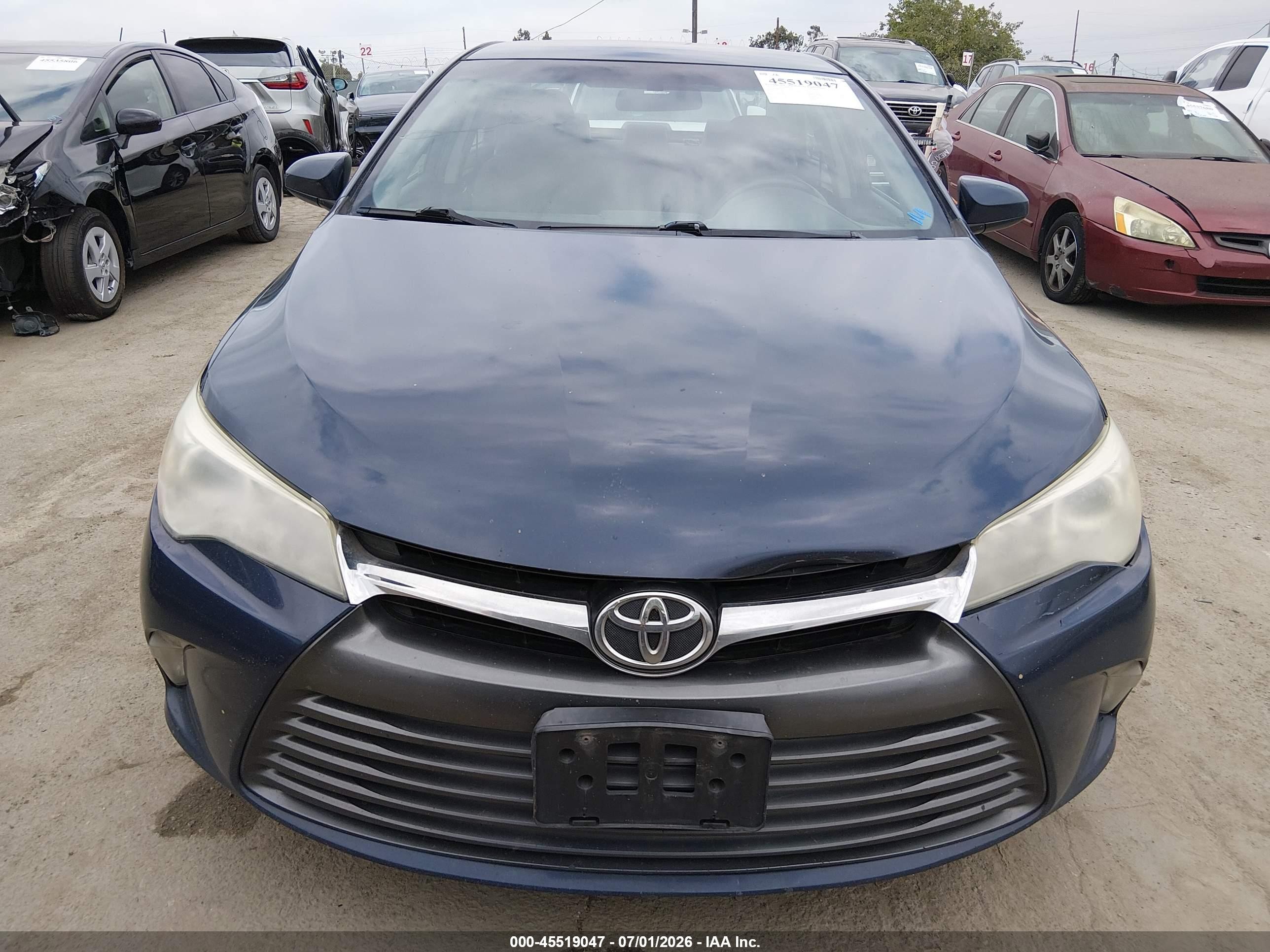 2015 Toyota Camry Le Dark Blue vin: 4T1BF1FK4FU916120