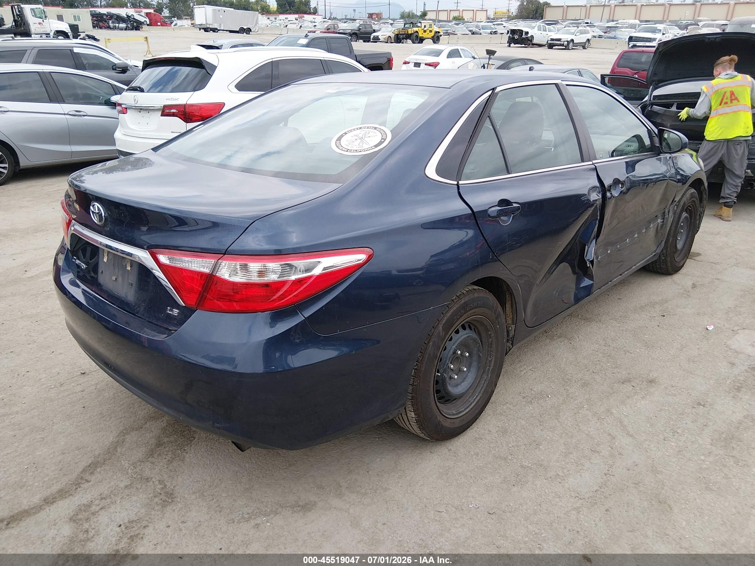 2015 Toyota Camry Le Dark Blue vin: 4T1BF1FK4FU916120