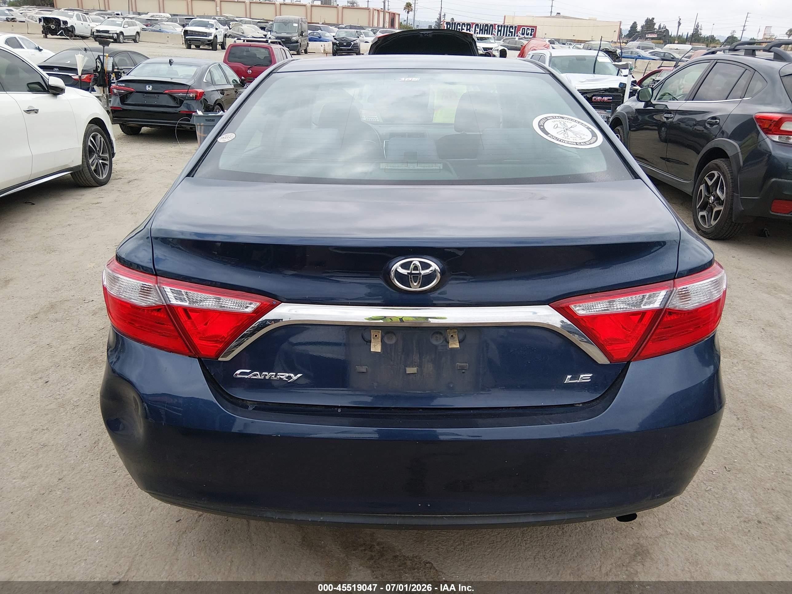 2015 Toyota Camry Le Dark Blue vin: 4T1BF1FK4FU916120