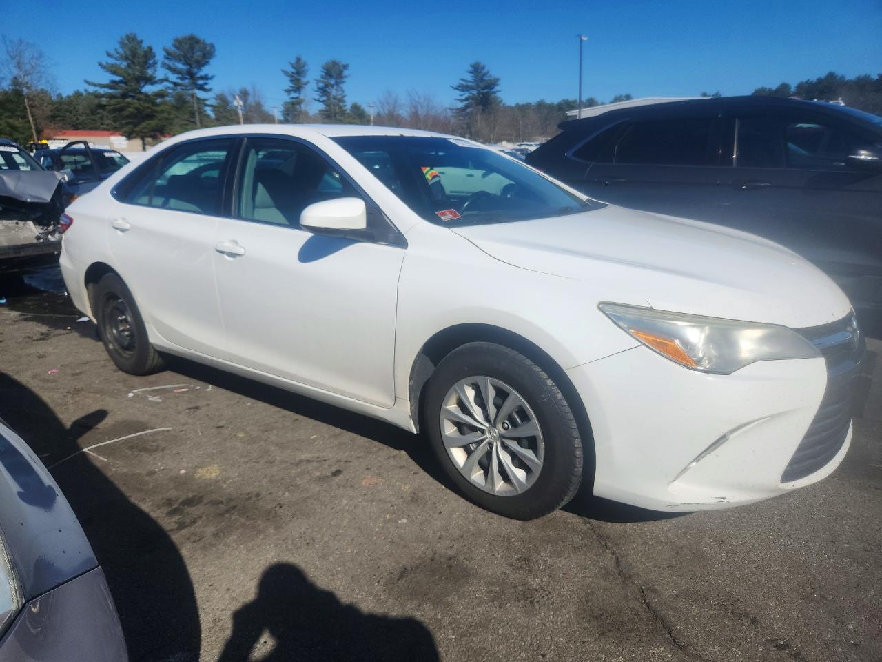 2015 Toyota Camry Le White vin: 4T1BF1FK4FU926792