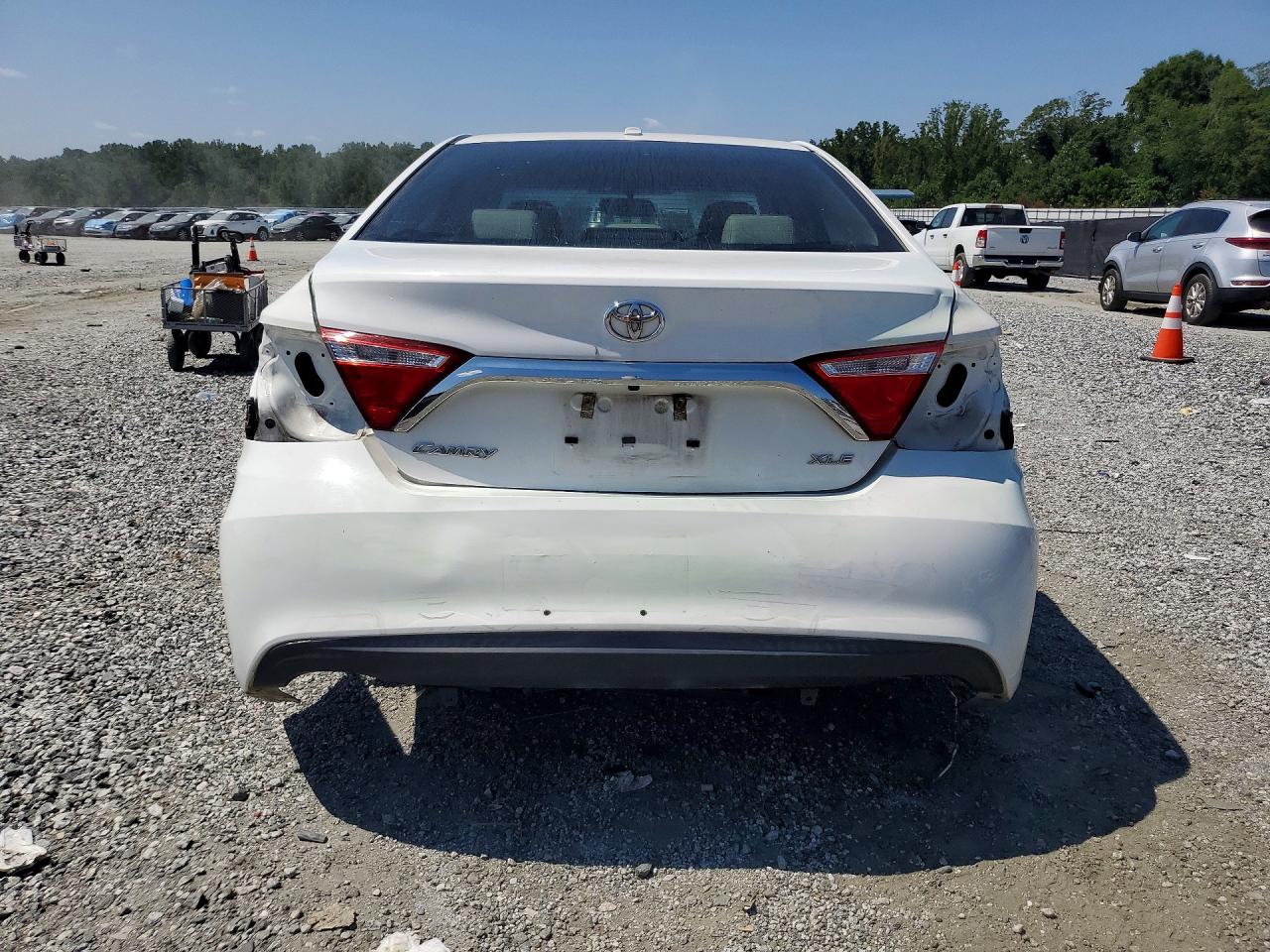 2015 Toyota Camry Xle White vin: 4T1BF1FK4FU927201
