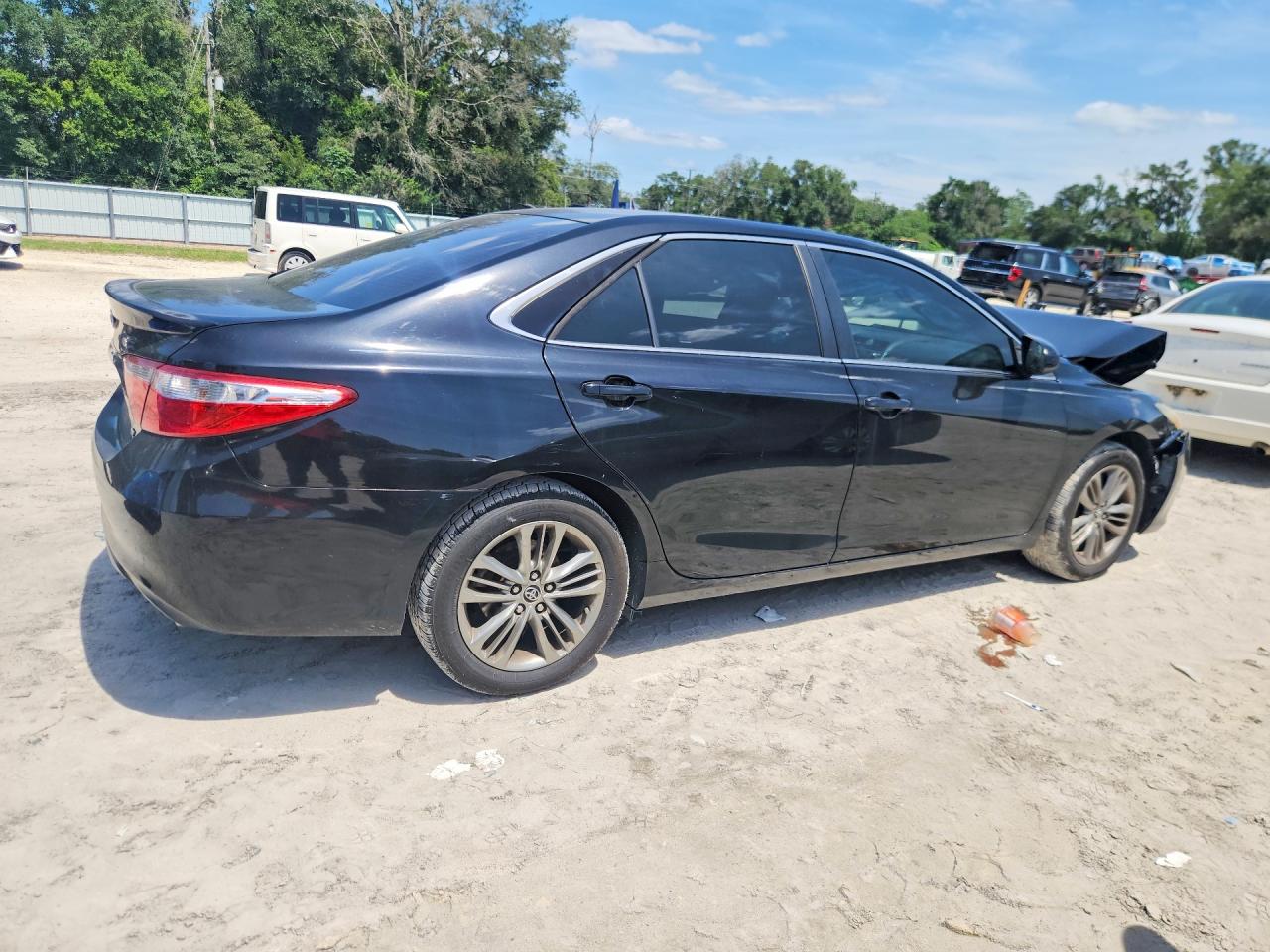 2015 Toyota Camry Se Черный vin: 4T1BF1FK4FU948341