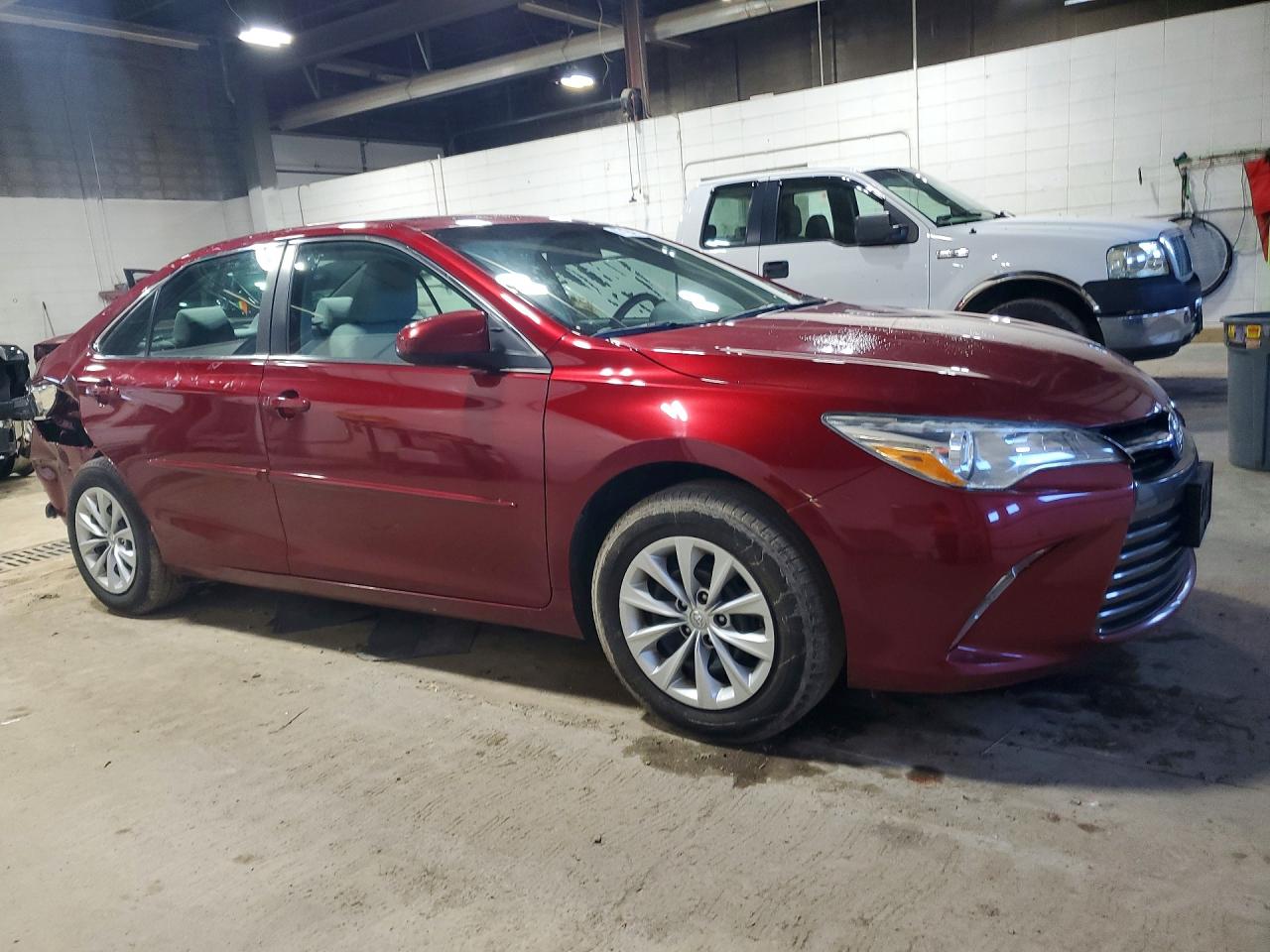 2015 Toyota Camry Le Red vin: 4T1BF1FK4FU949196