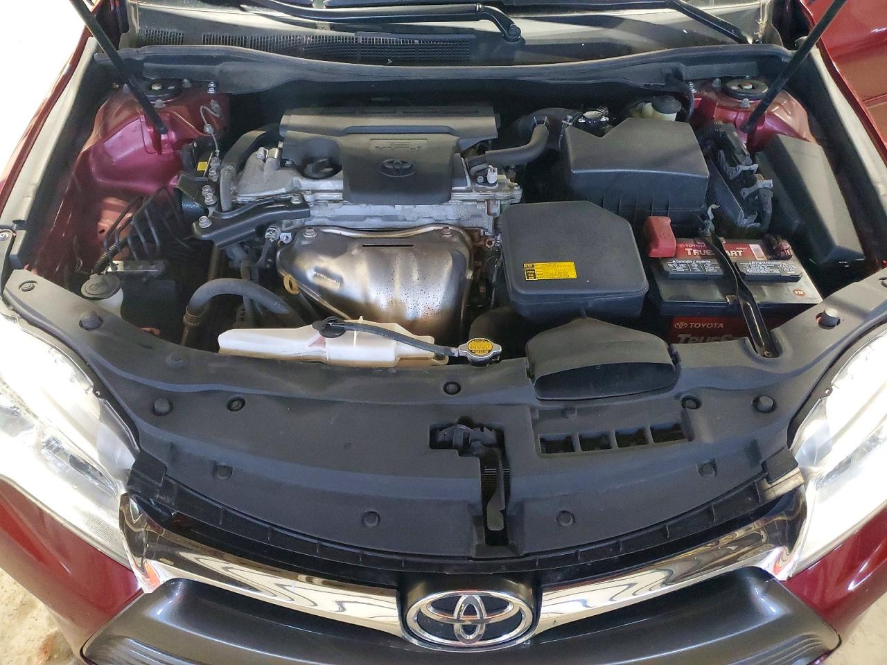 2015 Toyota Camry Le Red vin: 4T1BF1FK4FU949196
