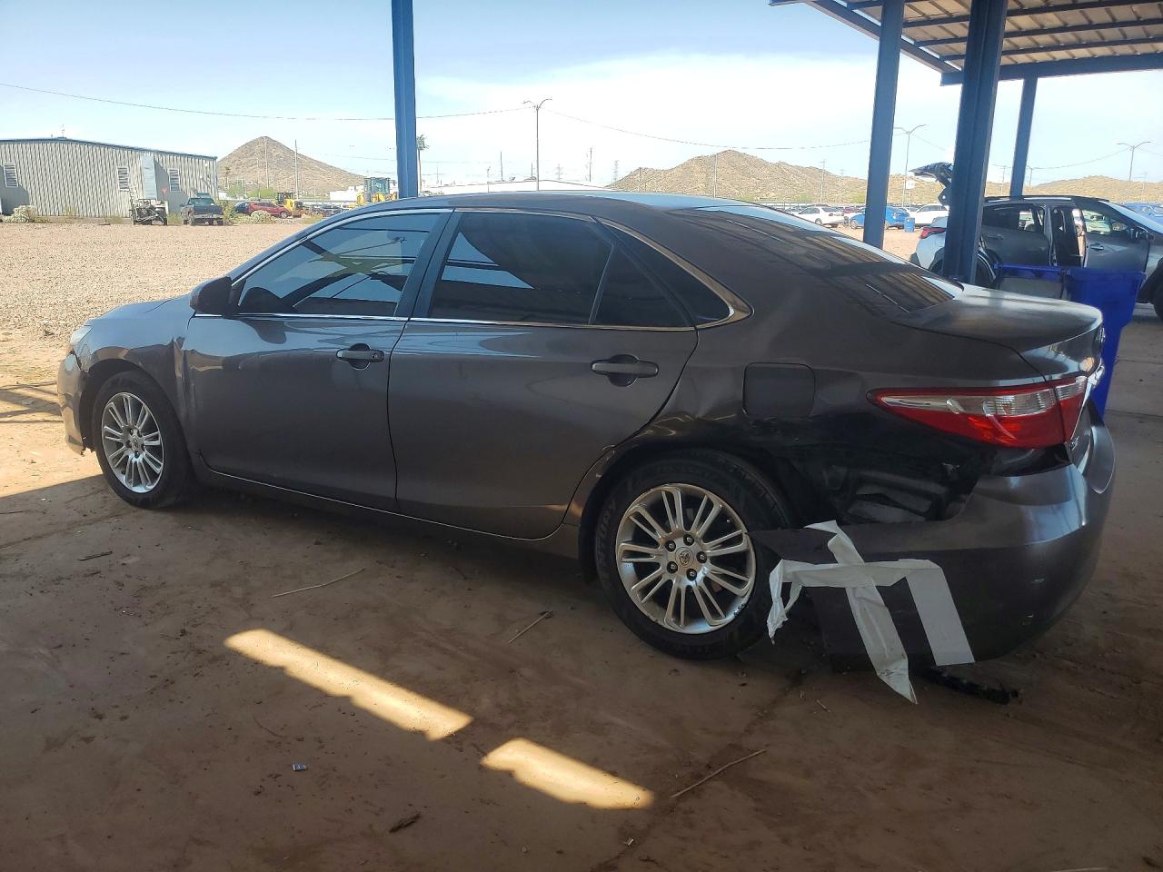 2015 Toyota Camry Le Gray vin: 4T1BF1FK4FU950588