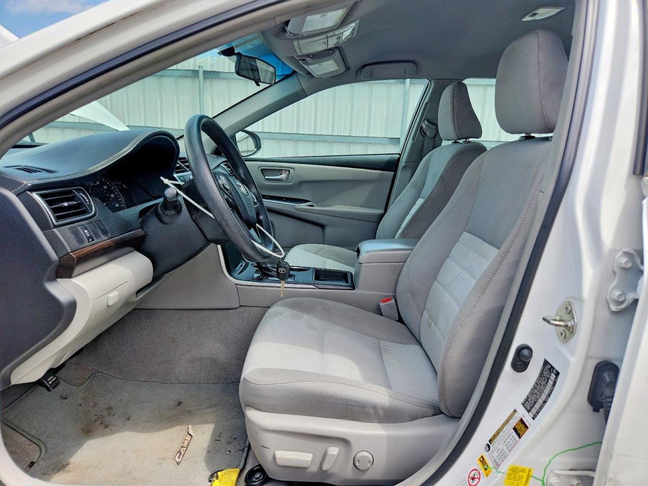 2015 Toyota Camry Le White vin: 4T1BF1FK4FU963373