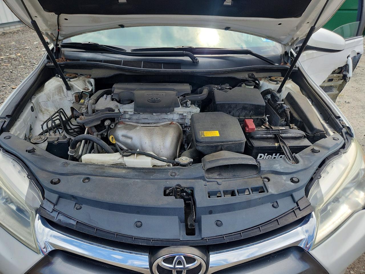 2015 Toyota Camry Le White vin: 4T1BF1FK4FU963373