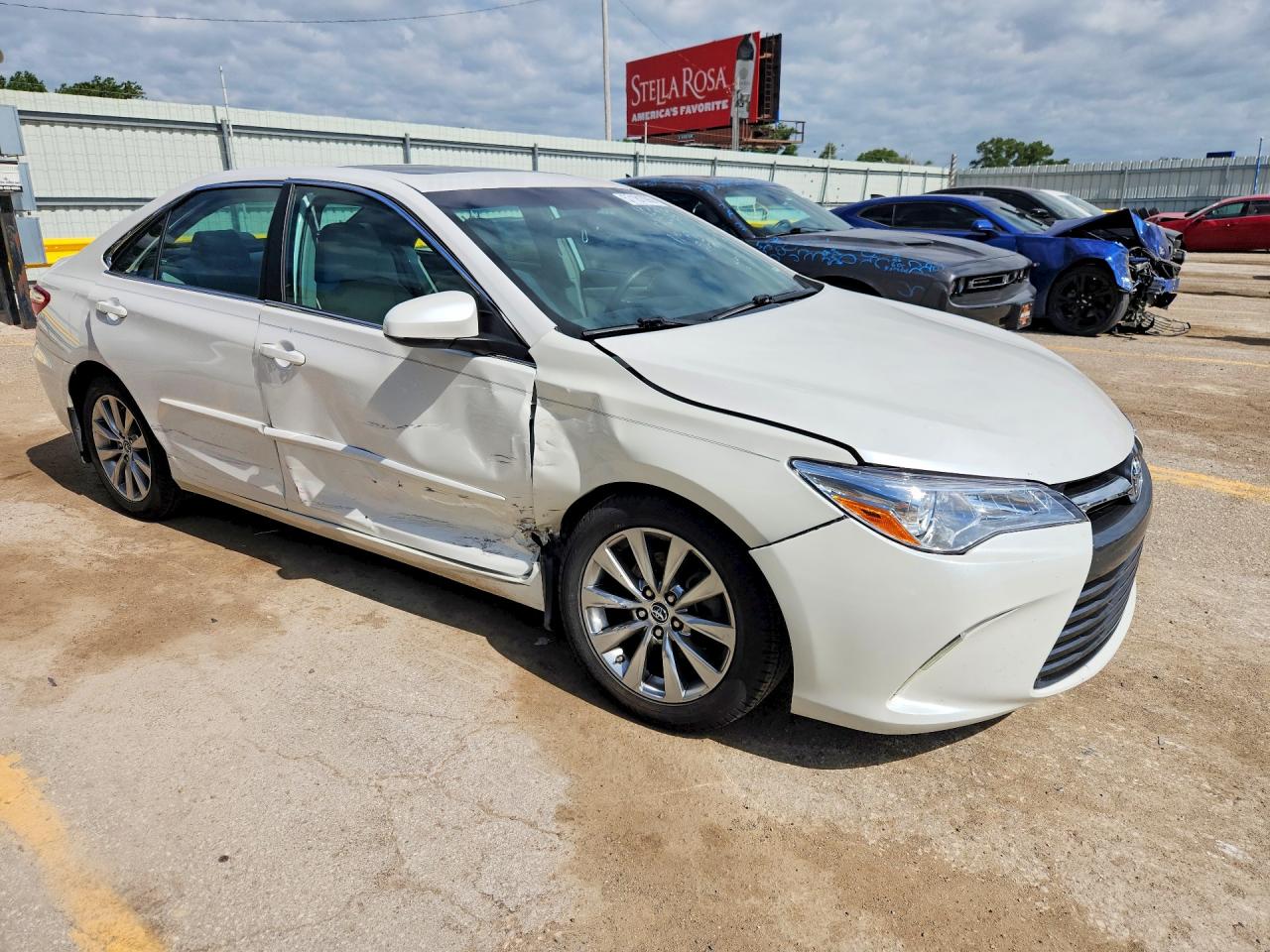 2015 Toyota Camry Xle White vin: 4T1BF1FK4FU981193