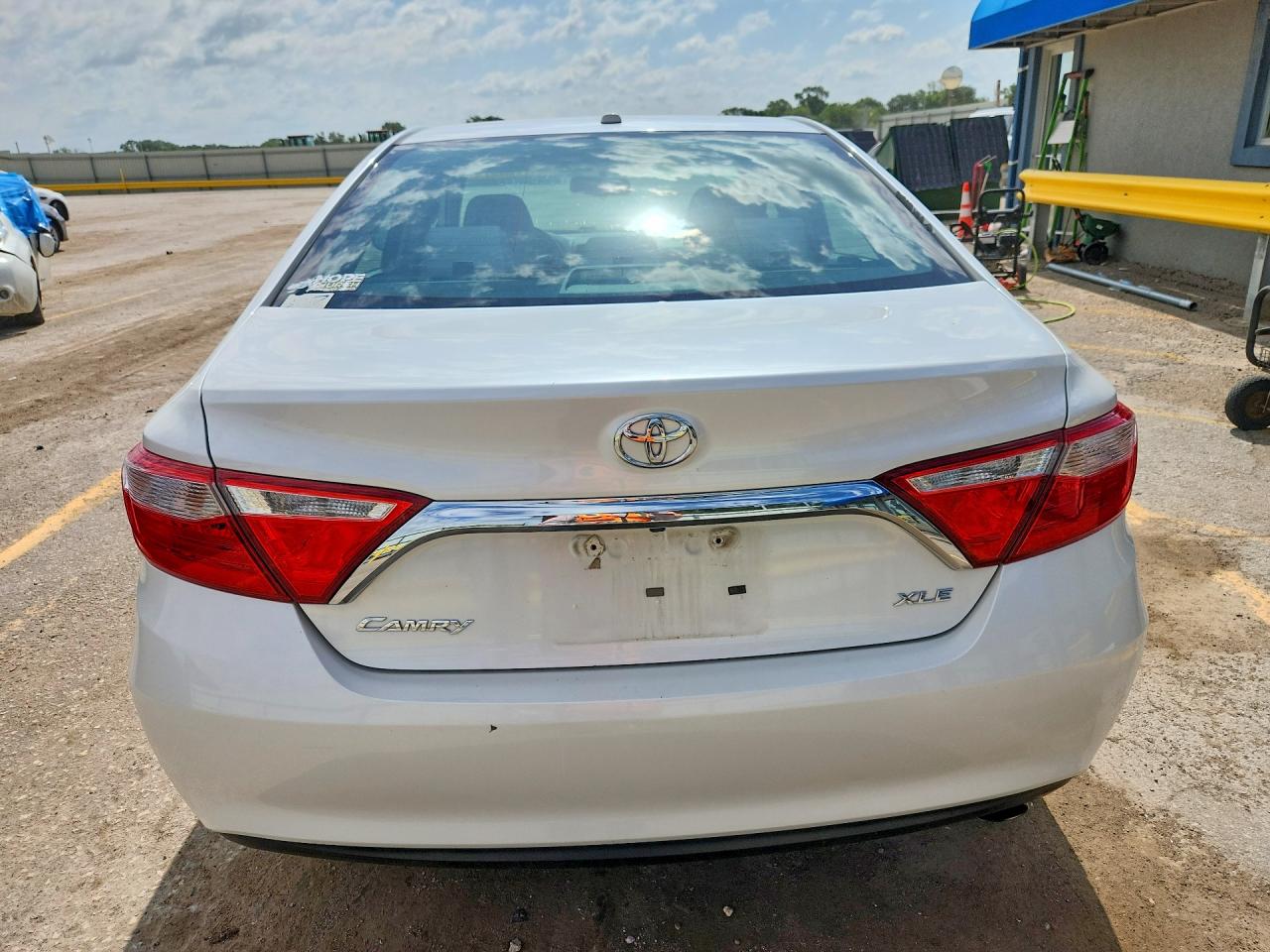 2015 Toyota Camry Xle White vin: 4T1BF1FK4FU981193