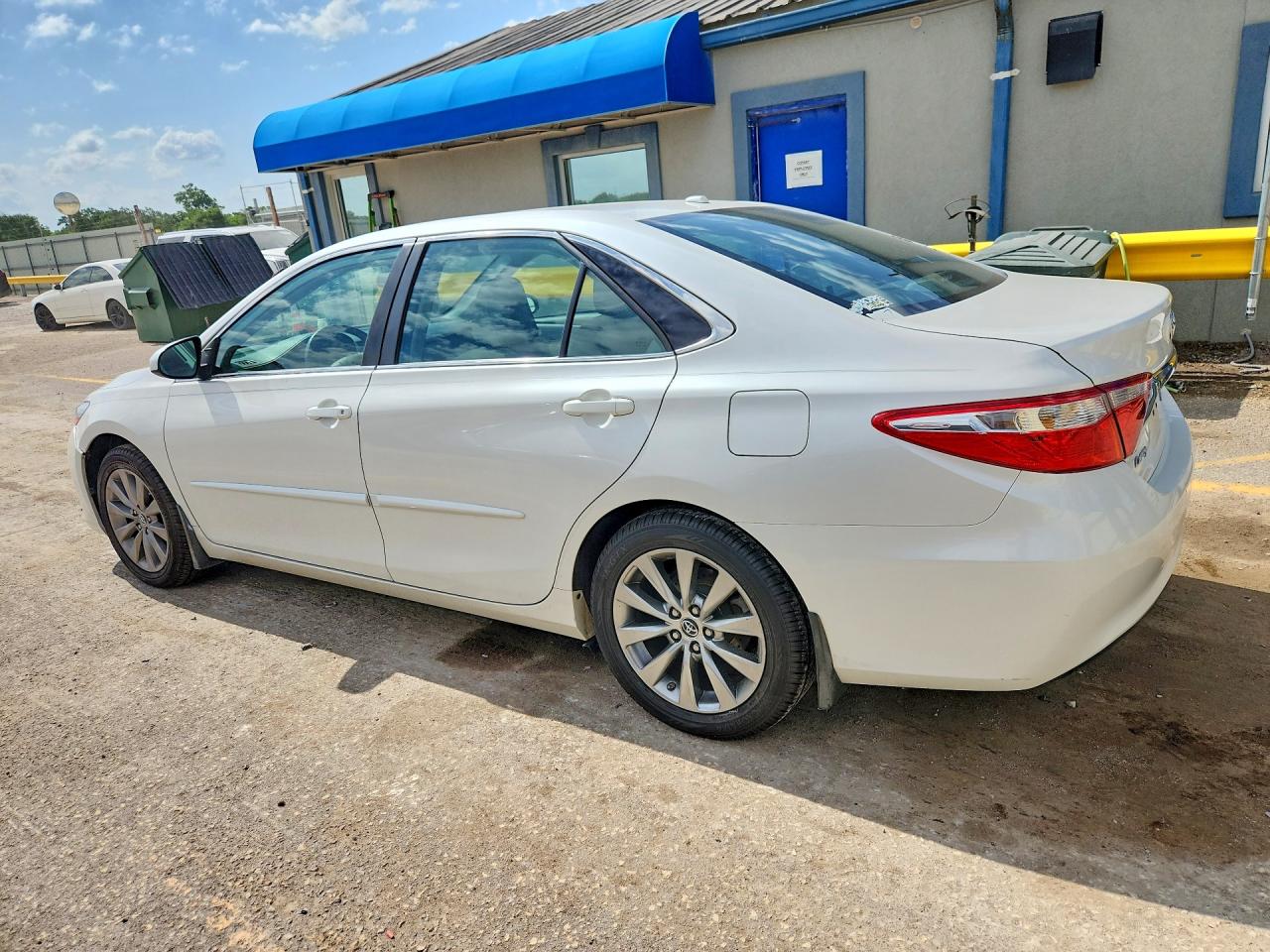 2015 Toyota Camry Xle White vin: 4T1BF1FK4FU981193