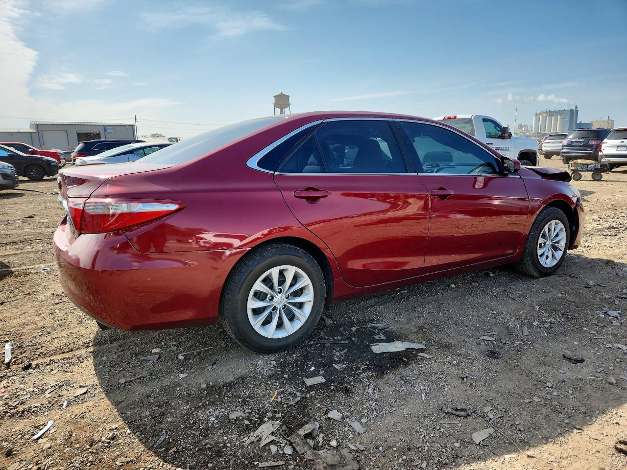 2015 Toyota Camry Le Red vin: 4T1BF1FK4FU993487