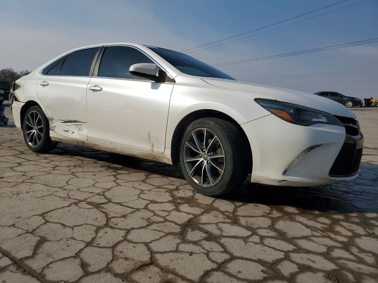 2016 Toyota Camry Le White vin: 4T1BF1FK4GU547891