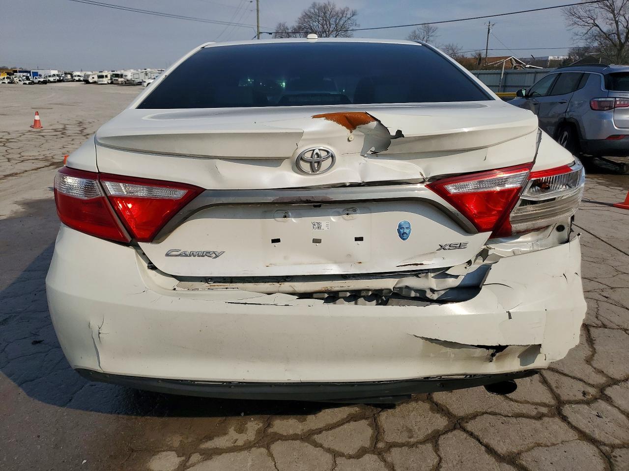 2016 Toyota Camry Le White vin: 4T1BF1FK4GU547891