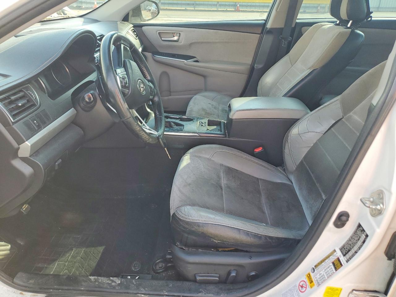 2016 Toyota Camry Le White vin: 4T1BF1FK4GU547891