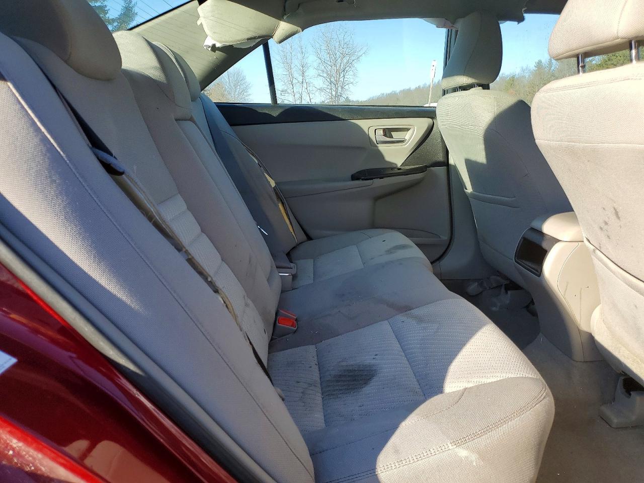 2017 Toyota Camry Le Maroon vin: 4T1BF1FK4HU774547