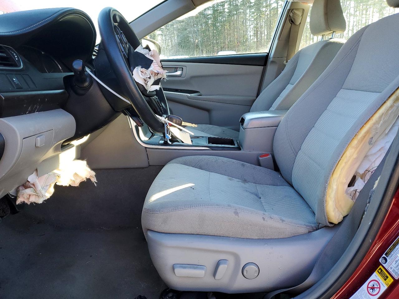 2017 Toyota Camry Le Maroon vin: 4T1BF1FK4HU774547
