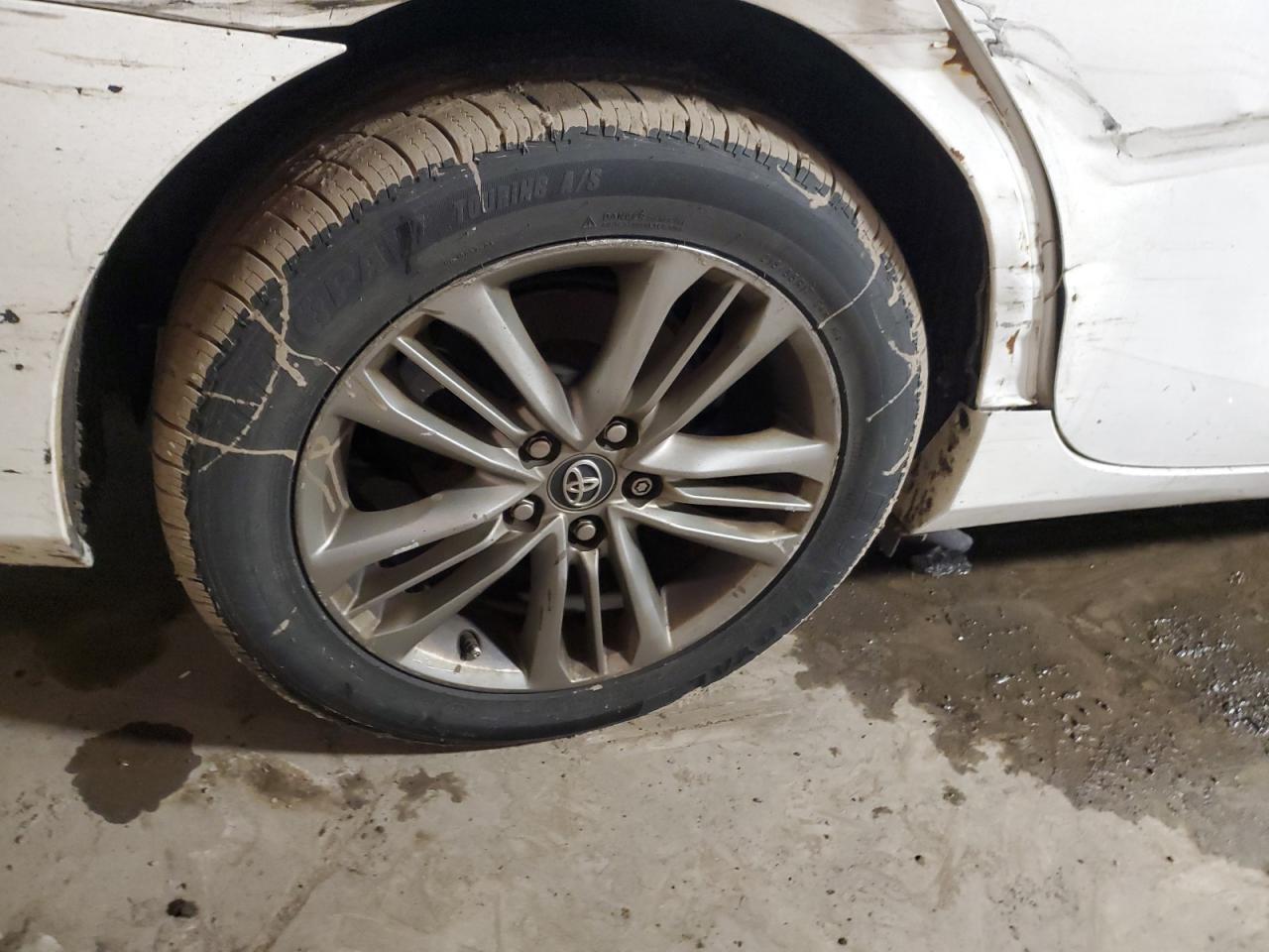 2017 Toyota Camry Se White vin: 4T1BF1FK4HU784558 Damage: Right Rear Wheel, Curb Rash, > 12 Inches