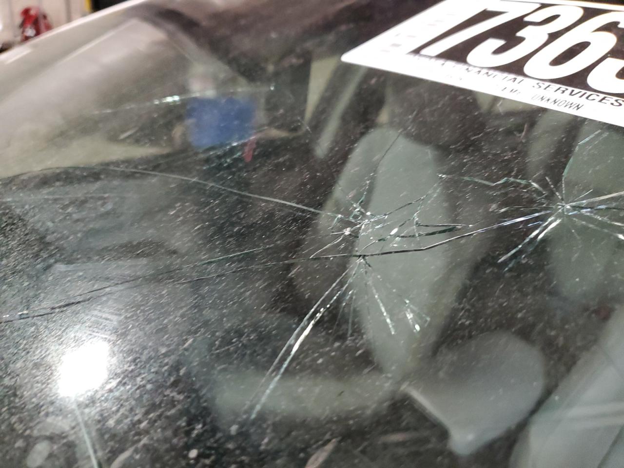 2017 Toyota Camry Se White vin: 4T1BF1FK4HU784558 Damage: Windshield, Broken, Replacement Required