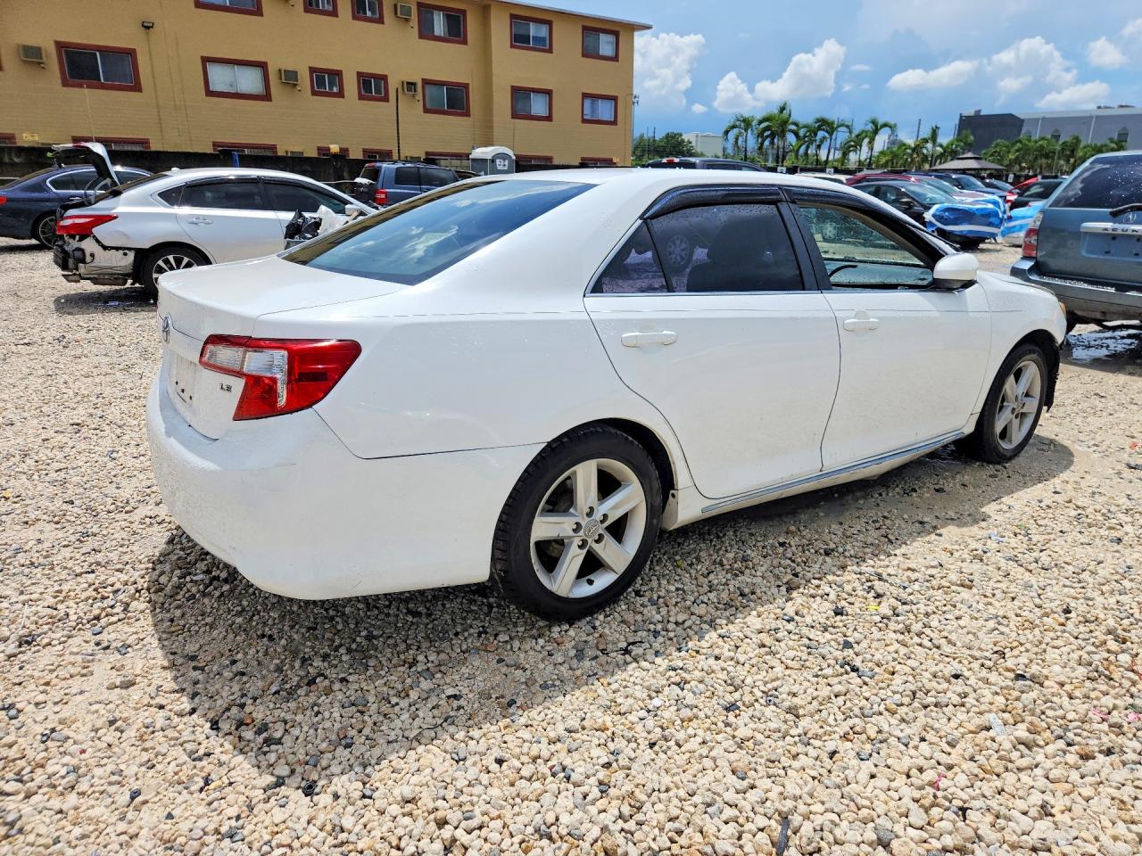 2012 Toyota Camry Le White vin: 4T1BF1FK5CU199836