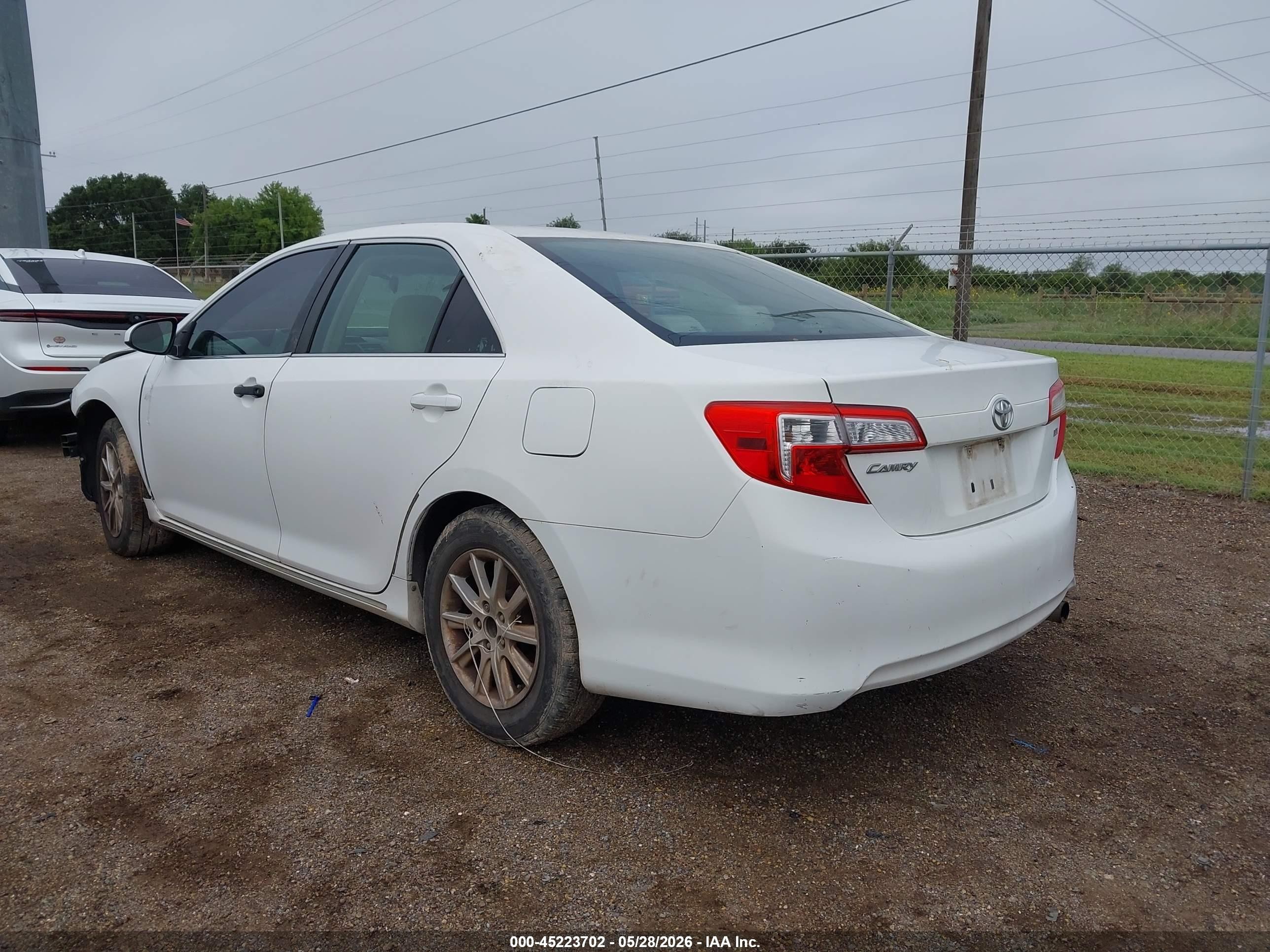 2012 Toyota Camry Le White vin: 4T1BF1FK5CU518720